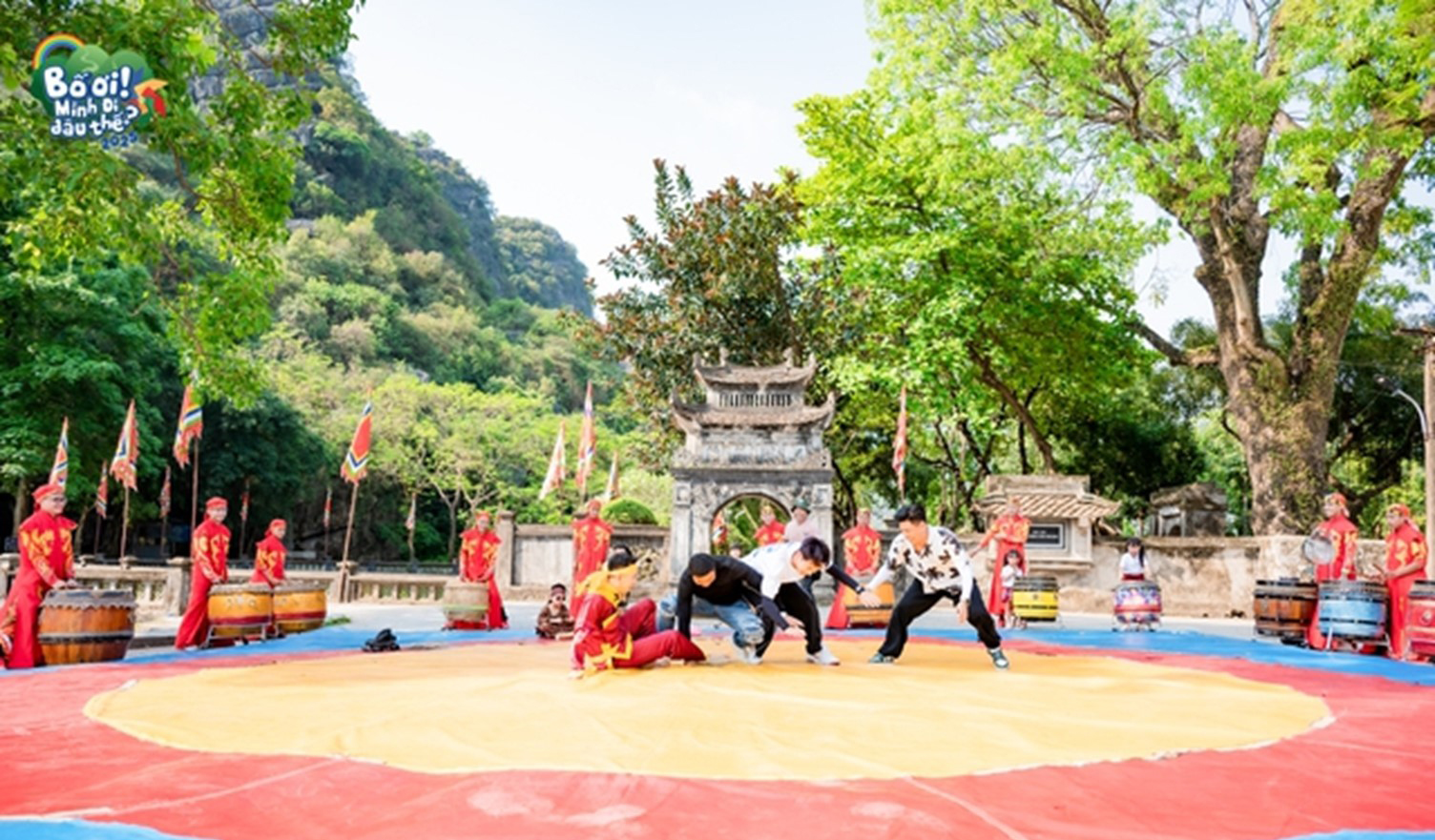 Diễn viên Duy Hưng bất ngờ lên sới vật- Ảnh 2. Diễn viên Duy Hưng bất ngờ lên sới vật- Ảnh 2.