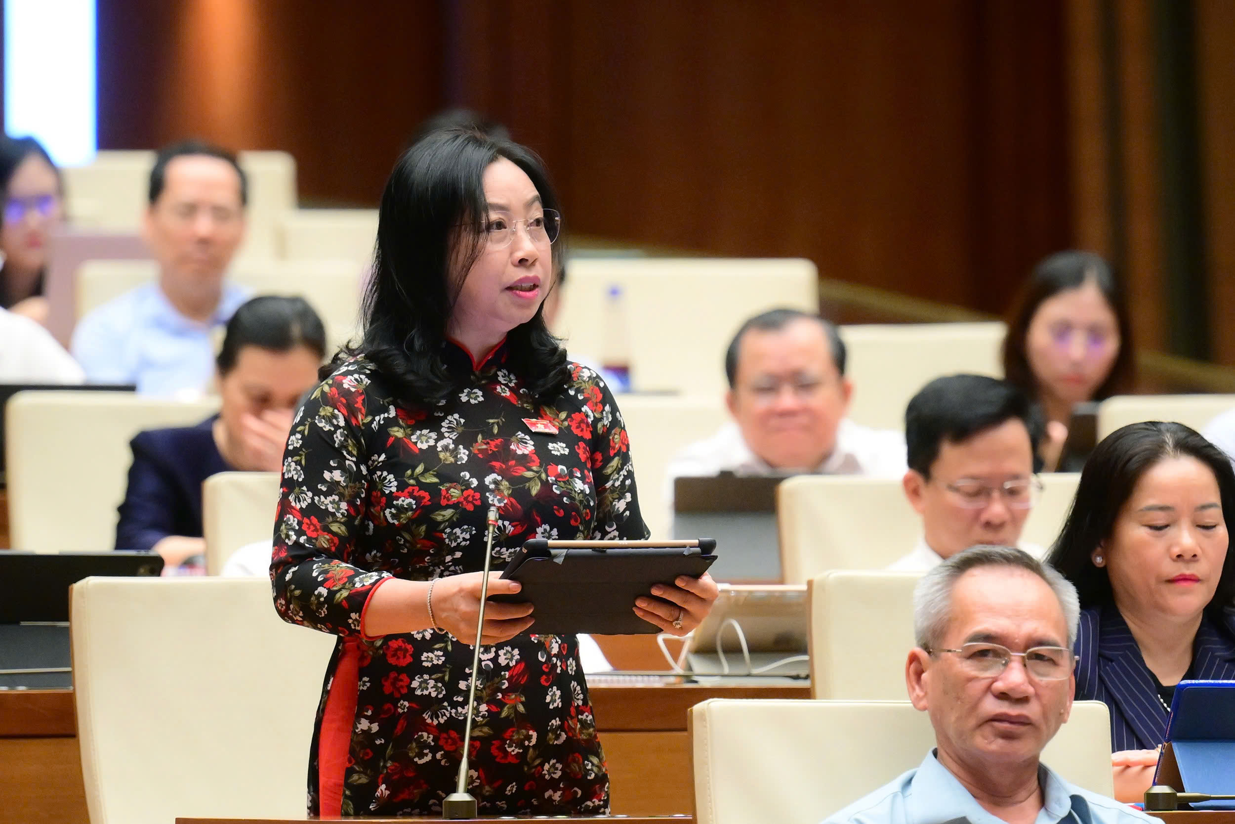 Nạn hàng giả hoành hành: Đại biểu truy trách nhiệm Bộ Công Thương, Bộ Y tế- Ảnh 2. Nạn hàng giả hoành hành: Đại biểu truy trách nhiệm Bộ Công Thương, Bộ Y tế- Ảnh 2.