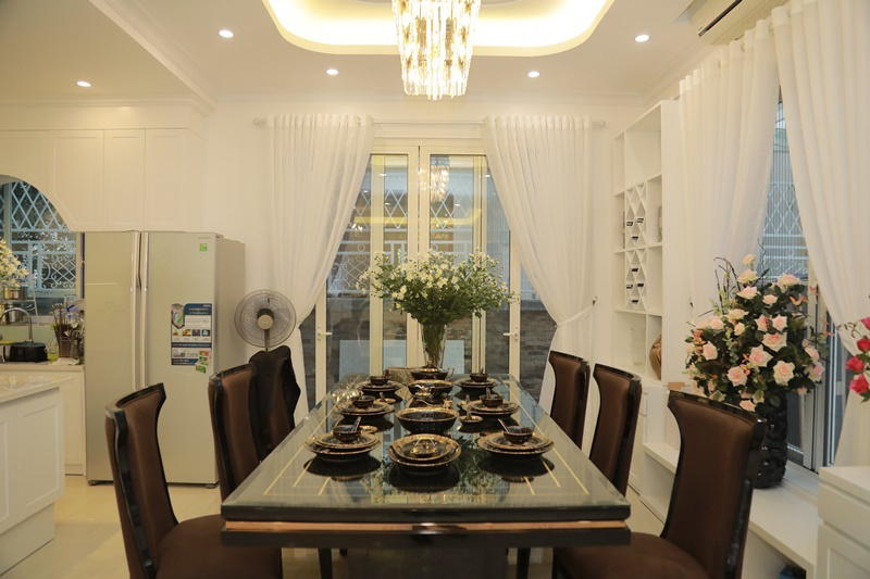 Nam ca sĩ giàu có, nổi tiếng, phong độ, ở biệt thự 50 tỷ đồng nhưng U50 vẫn độc thân- Ảnh 6. Nam ca sĩ giàu có, nổi tiếng, phong độ, ở biệt thự 50 tỷ đồng nhưng U50 vẫn độc thân- Ảnh 6.
