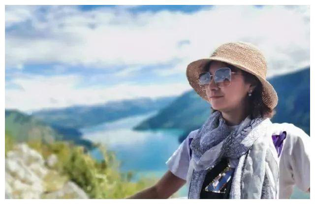 "Ni cô đẹp nhất" của Tiếu ngạo giang hồ, tuổi 50 kín tiếng, chưa tìm được bờ vai để nương tựa- Ảnh 8. "Ni cô đẹp nhất" của Tiếu ngạo giang hồ, tuổi 50 kín tiếng, chưa tìm được bờ vai để nương tựa- Ảnh 8.