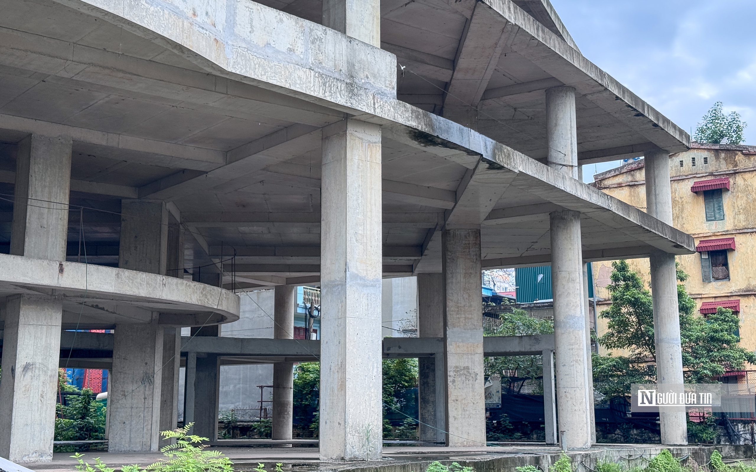 Hà Nội: Khối bê tông "trơ xương" cả thập kỷ tại quận Ba Đình- Ảnh 6. Hà Nội: Khối bê tông "trơ xương" cả thập kỷ tại quận Ba Đình- Ảnh 6.