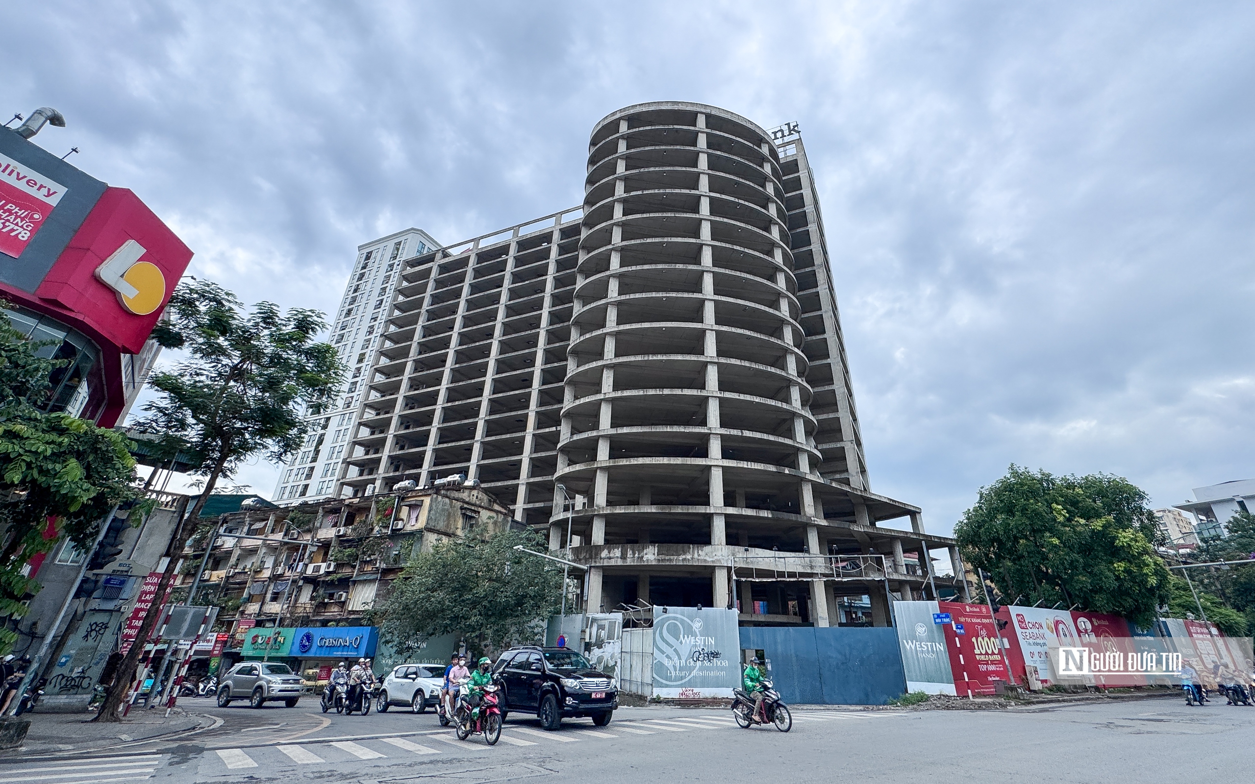 Hà Nội: Khối bê tông "trơ xương" cả thập kỷ tại quận Ba Đình- Ảnh 1. Hà Nội: Khối bê tông "trơ xương" cả thập kỷ tại quận Ba Đình- Ảnh 1.