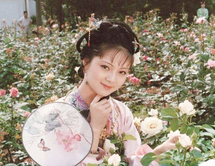 Cuộc sống tuổi 60 của mỹ nhân "Hồng Lâu Mộng", rời làng giải trí vẫn dính tai tiếng- Ảnh 4. Cuộc sống tuổi 60 của mỹ nhân "Hồng Lâu Mộng", rời làng giải trí vẫn dính tai tiếng- Ảnh 4.