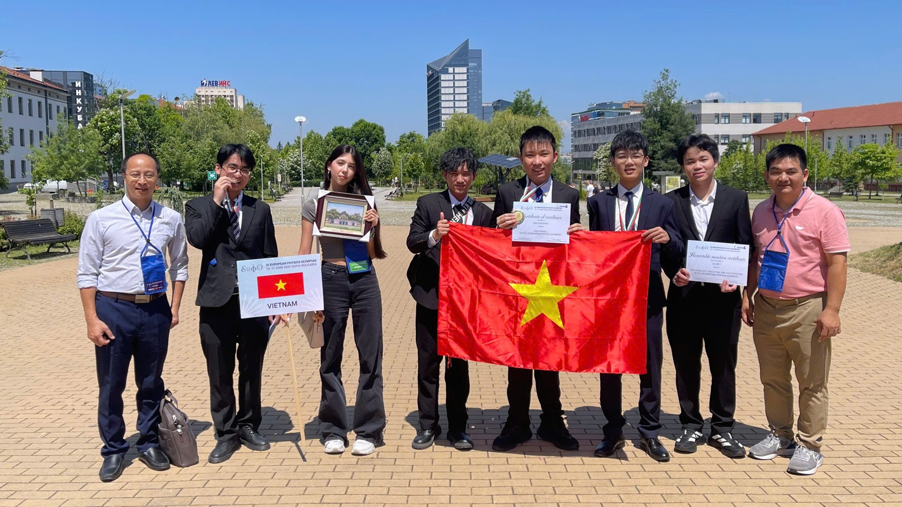 Học sinh Việt Nam đạt 4 huy chương Olympic Vật lý châu Âu- Ảnh 2. Học sinh Việt Nam đạt 4 huy chương Olympic Vật lý châu Âu- Ảnh 2.