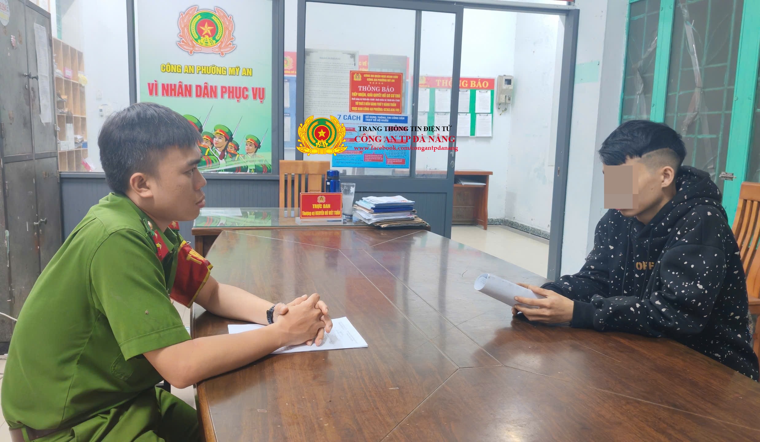 Xử phạt nam thanh niên vi phạm giao thông, livestream thách thức lực lượng công an- Ảnh 1. Xử phạt nam thanh niên vi phạm giao thông, livestream thách thức lực lượng công an- Ảnh 1.