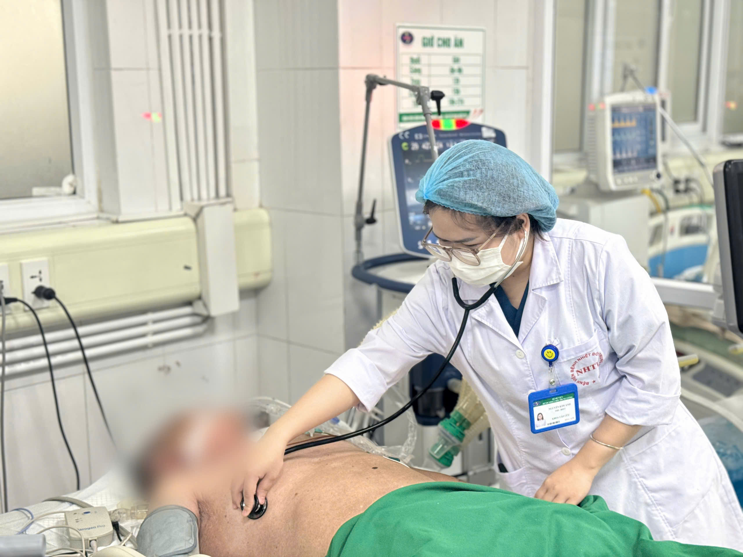 Thói quen uống nửa lít rượu/ngày khiến người đàn ông nguy kịch- Ảnh 1. Thói quen uống nửa lít rượu/ngày khiến người đàn ông nguy kịch- Ảnh 1.