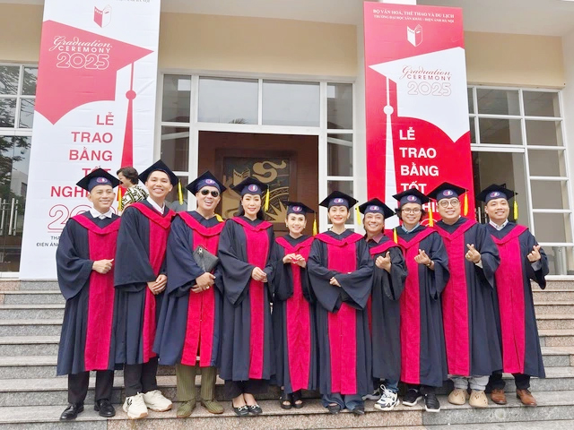 Cuộc sống ở tuổi 54 của Á hậu Việt Nam vừa nhận bằng Thạc sỹ- Ảnh 2. Cuộc sống ở tuổi 54 của Á hậu Việt Nam vừa nhận bằng Thạc sỹ- Ảnh 2.