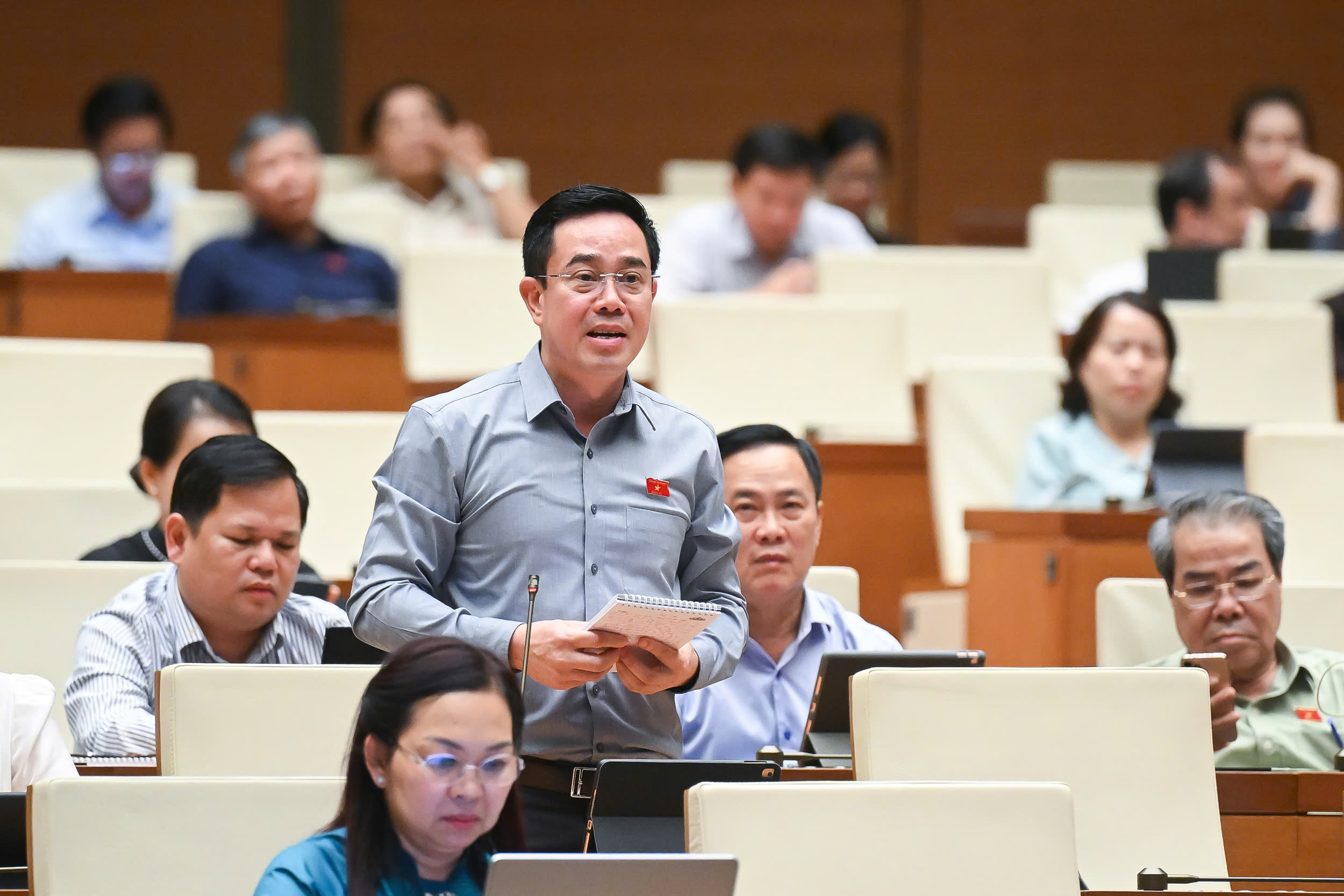 "Học sinh tự nguyện học thêm tại trường, học cô giáo của mình có được không?"- Ảnh 2. "Học sinh tự nguyện học thêm tại trường, học cô giáo của mình có được không?"- Ảnh 2.