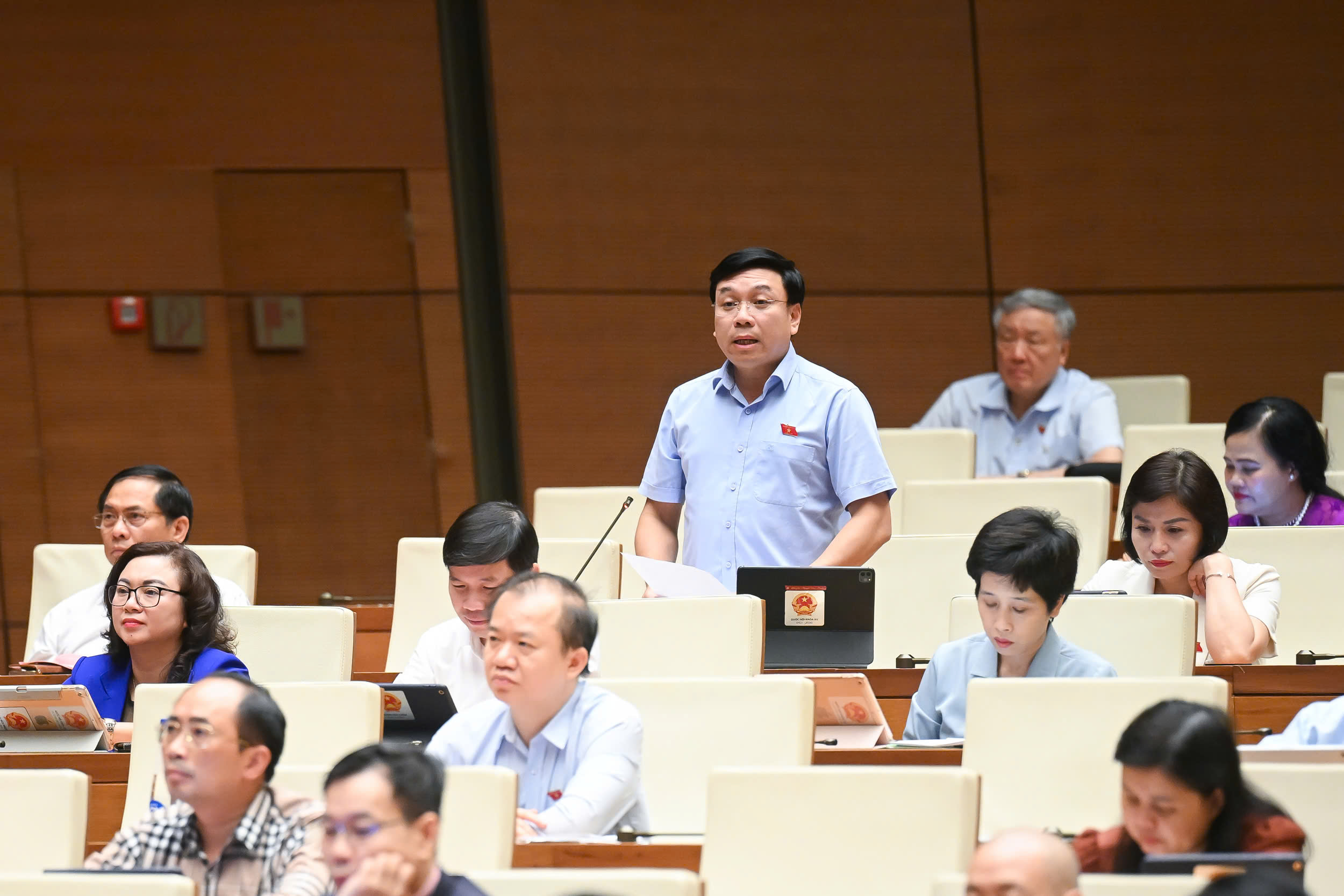 "Học sinh tự nguyện học thêm tại trường, học cô giáo của mình có được không?"- Ảnh 1. "Học sinh tự nguyện học thêm tại trường, học cô giáo của mình có được không?"- Ảnh 1.