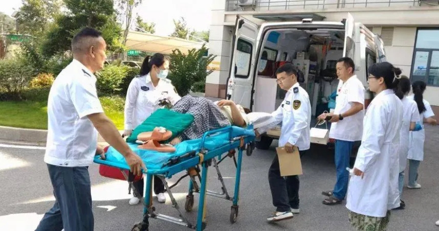 Đầy bụng đi khám, người phụ nữ sốc nặng khi sinh ra bé trai nặng 2,5kg- Ảnh 1. Đầy bụng đi khám, người phụ nữ sốc nặng khi sinh ra bé trai nặng 2,5kg- Ảnh 1.