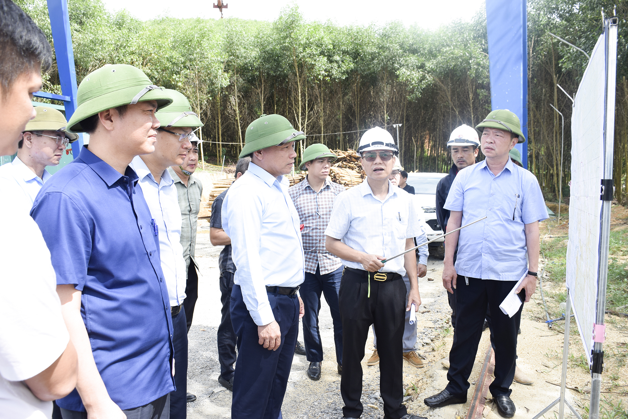 Đẩy nhanh tiến độ dự án hạ tầng cơ bản cho phát triển toàn diện tại tỉnh Nghệ An- Ảnh 2.
