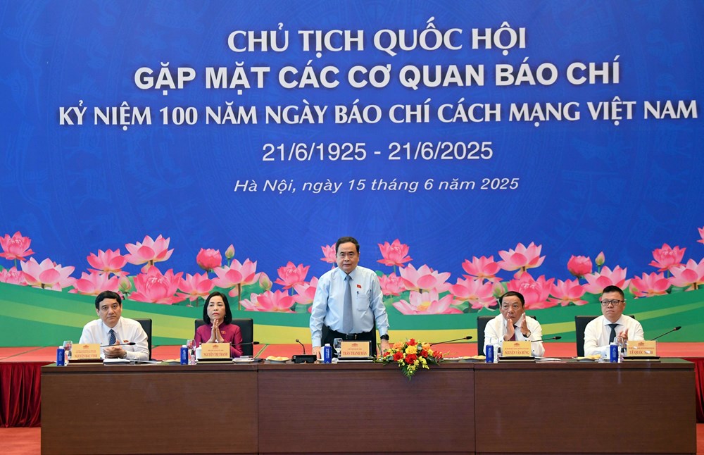 Bộ trưởng Bộ VHTTDL Nguyễn Văn Hùng:
Báo chí Cách mạng Việt Nam: “Mạch nguồn tri thức - Kết nối niềm tin”- Ảnh 3. Bộ trưởng Bộ VHTTDL Nguyễn Văn Hùng:
Báo chí Cách mạng Việt Nam: “Mạch nguồn tri thức - Kết nối niềm tin”- Ảnh 3.