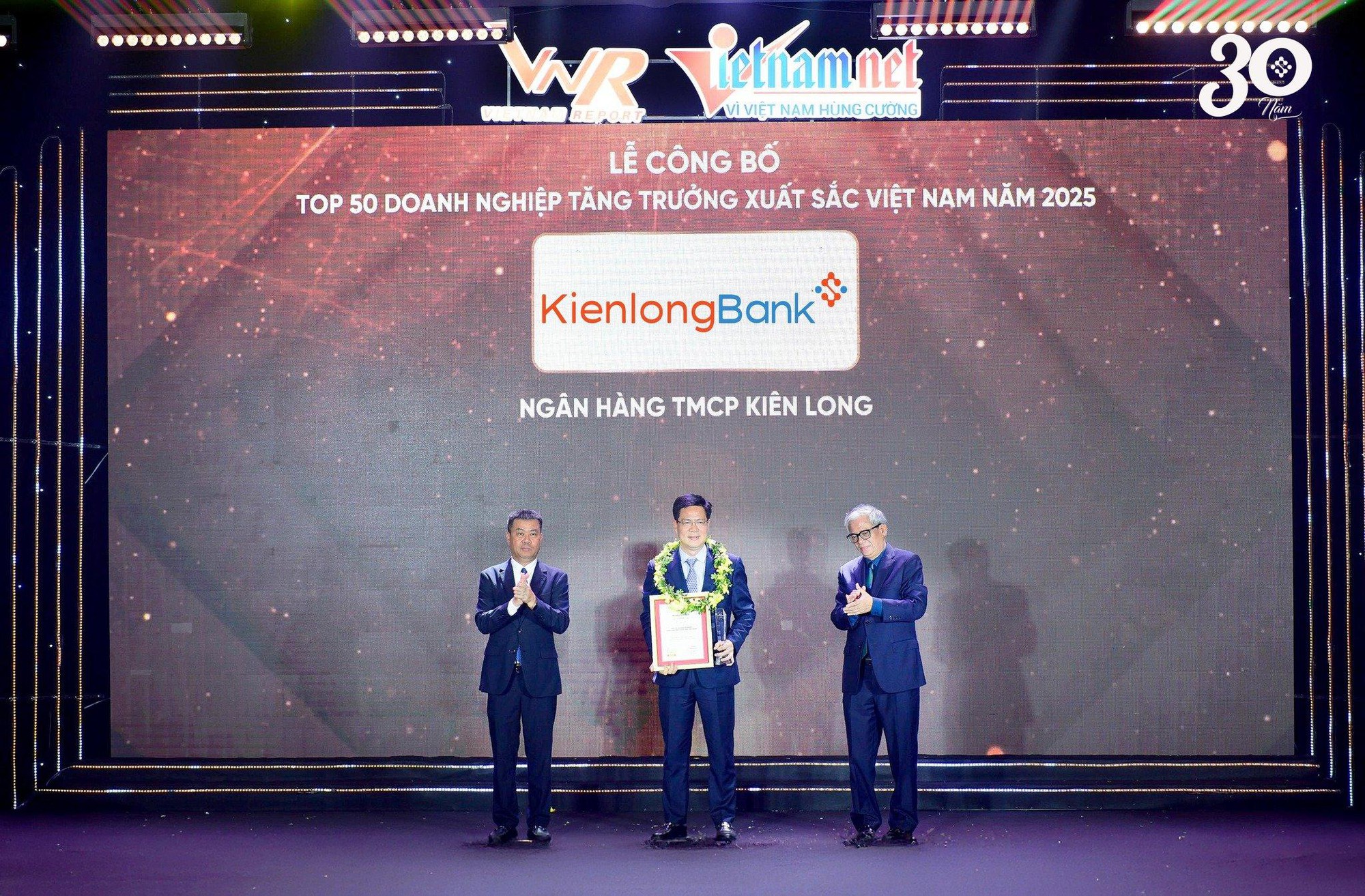 Đề xuất chia cổ tức lên đến 60%, KienlongBank đặt mục tiêu tăng vốn tại ĐHĐCĐ bất thường 2025- Ảnh 1. Đề xuất chia cổ tức lên đến 60%, KienlongBank đặt mục tiêu tăng vốn tại ĐHĐCĐ bất thường 2025- Ảnh 1.