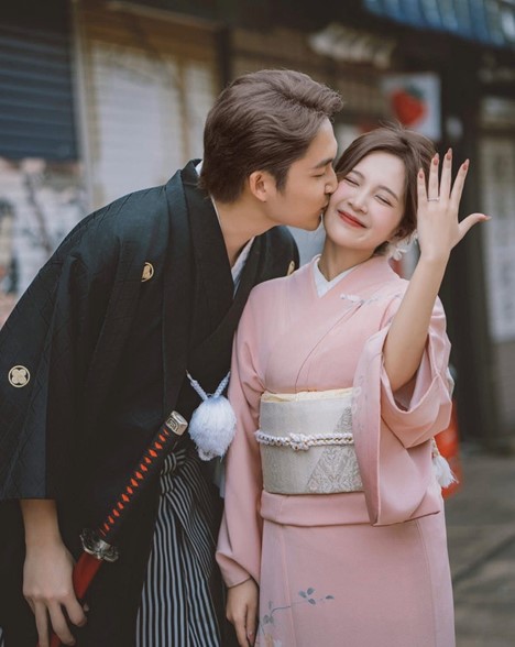 Đình Tú khiến cõi mạng dậy sóng với màn "chốt đơn", danh tính người ấy gây bất ngờ- Ảnh 5. Đình Tú khiến cõi mạng dậy sóng với màn "chốt đơn", danh tính người ấy gây bất ngờ- Ảnh 5.