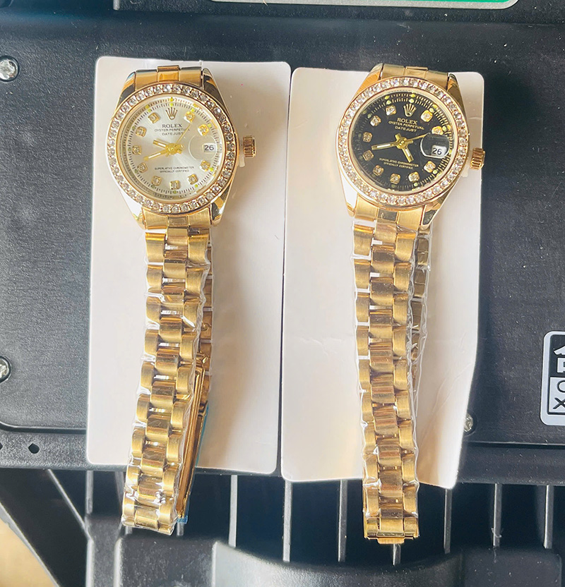 Thu giữ 450 đồng hồ giả nhãn hiệu Rolex nhập lậu qua cửa khẩu Trà Lĩnh- Ảnh 2. Thu giữ 450 đồng hồ giả nhãn hiệu Rolex nhập lậu qua cửa khẩu Trà Lĩnh- Ảnh 2.