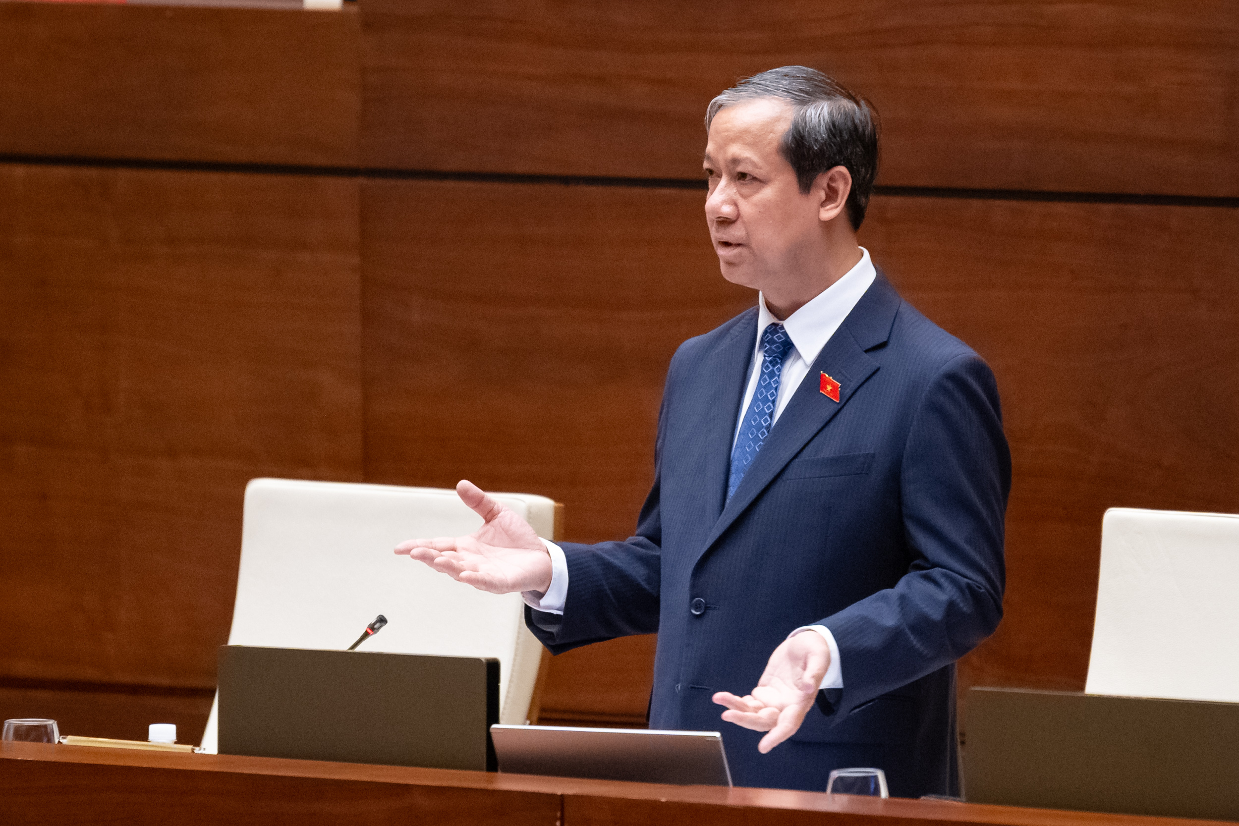 "Học sinh tự nguyện học thêm tại trường, học cô giáo của mình có được không?"- Ảnh 3. "Học sinh tự nguyện học thêm tại trường, học cô giáo của mình có được không?"- Ảnh 3.