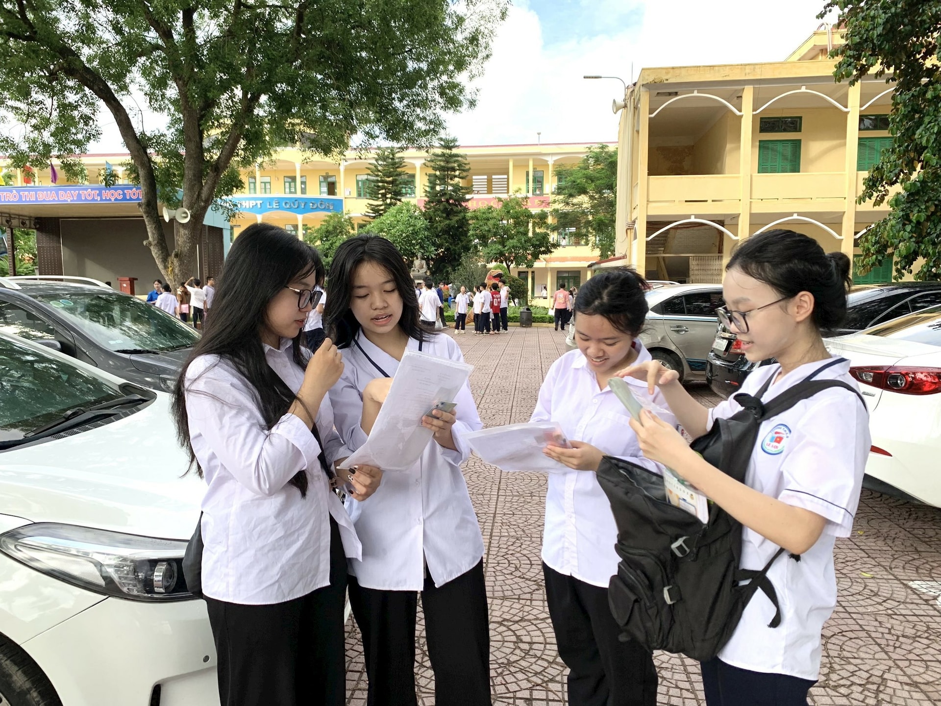 Nhà trường được cấp bằng THPT: Bước tiến trong quản trị giáo dục phổ thông- Ảnh 2.