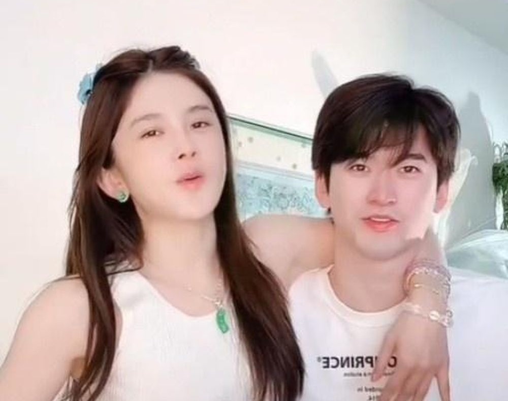 nữ diễn viên Triệu Anh Tử và em trai. nữ diễn viên Triệu Anh Tử và em trai.
