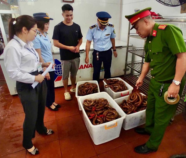 Lực lượng QLTT Quảng Ninh phát hiện hơn 311 vụ vi phạm, xử phạt hơn 11,2 tỷ đồng- Ảnh 1. Lực lượng QLTT Quảng Ninh phát hiện hơn 311 vụ vi phạm, xử phạt hơn 11,2 tỷ đồng- Ảnh 1.