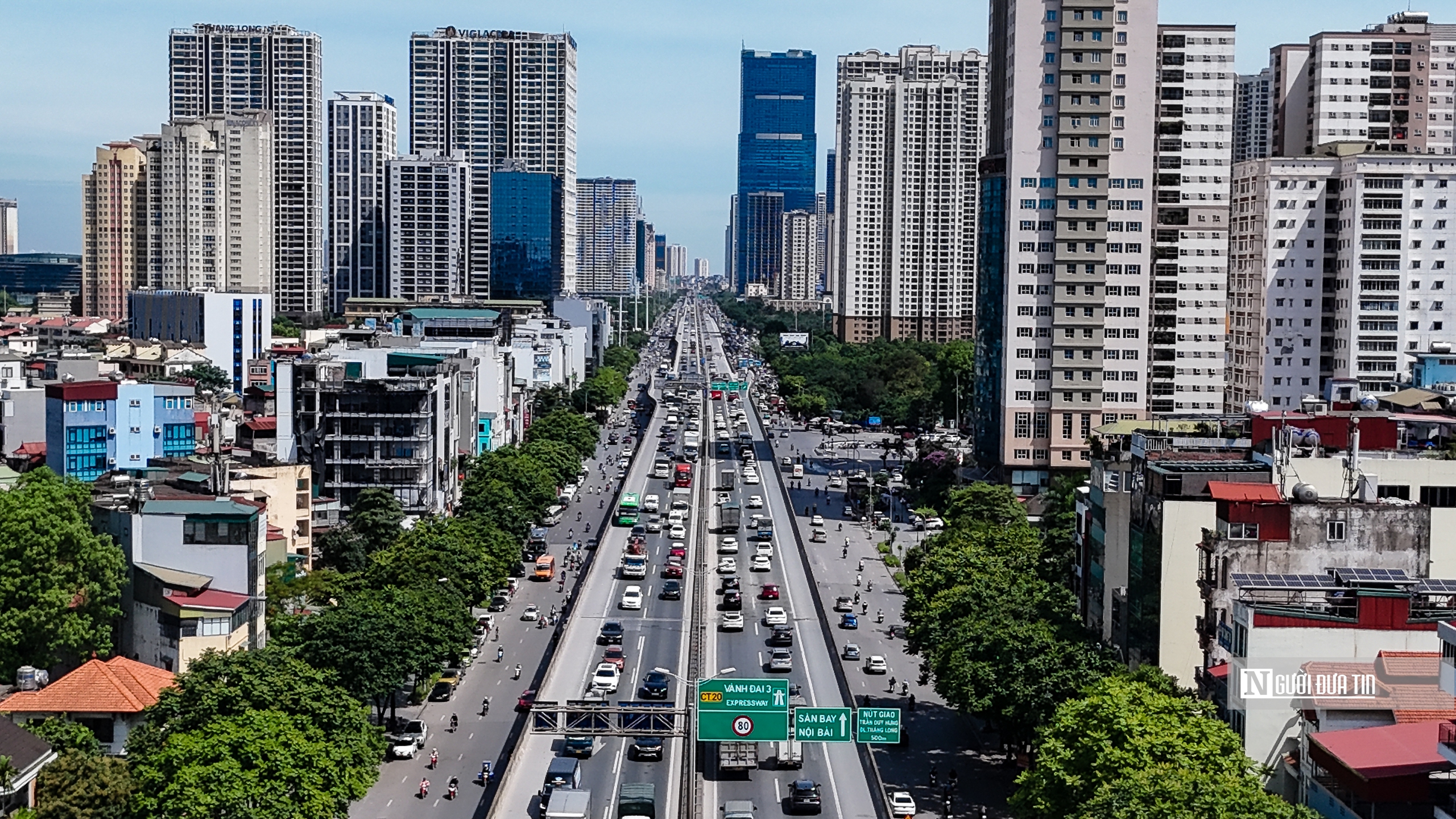 Hà Nội: Loạt phương tiện nối đuôi hàng km di chuyển qua đoạn sửa chữa vành đai 3- Ảnh 3. Hà Nội: Loạt phương tiện nối đuôi hàng km di chuyển qua đoạn sửa chữa vành đai 3- Ảnh 3.