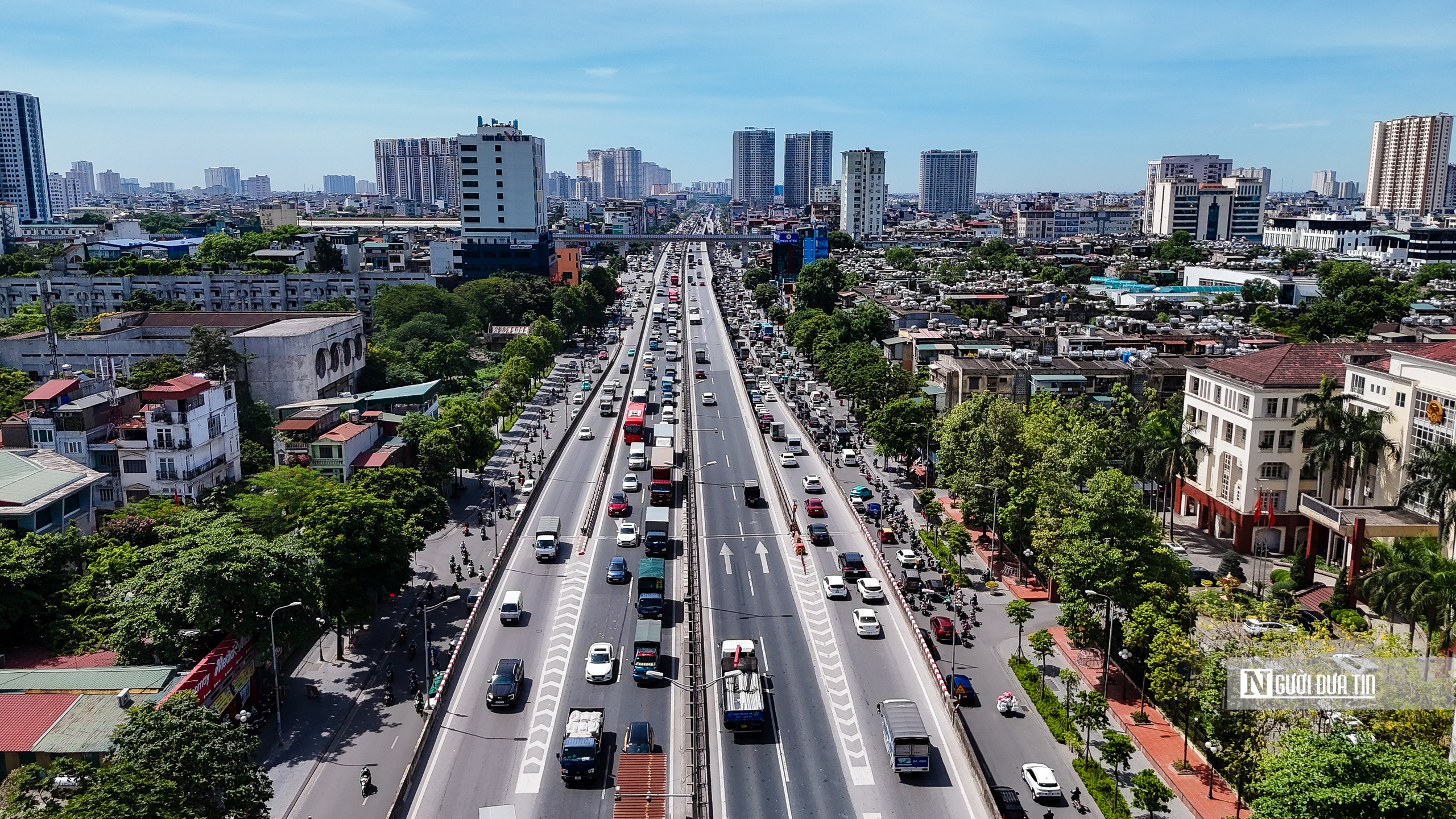 Hà Nội: Loạt phương tiện nối đuôi hàng km di chuyển qua đoạn sửa chữa vành đai 3- Ảnh 1. Hà Nội: Loạt phương tiện nối đuôi hàng km di chuyển qua đoạn sửa chữa vành đai 3- Ảnh 1.