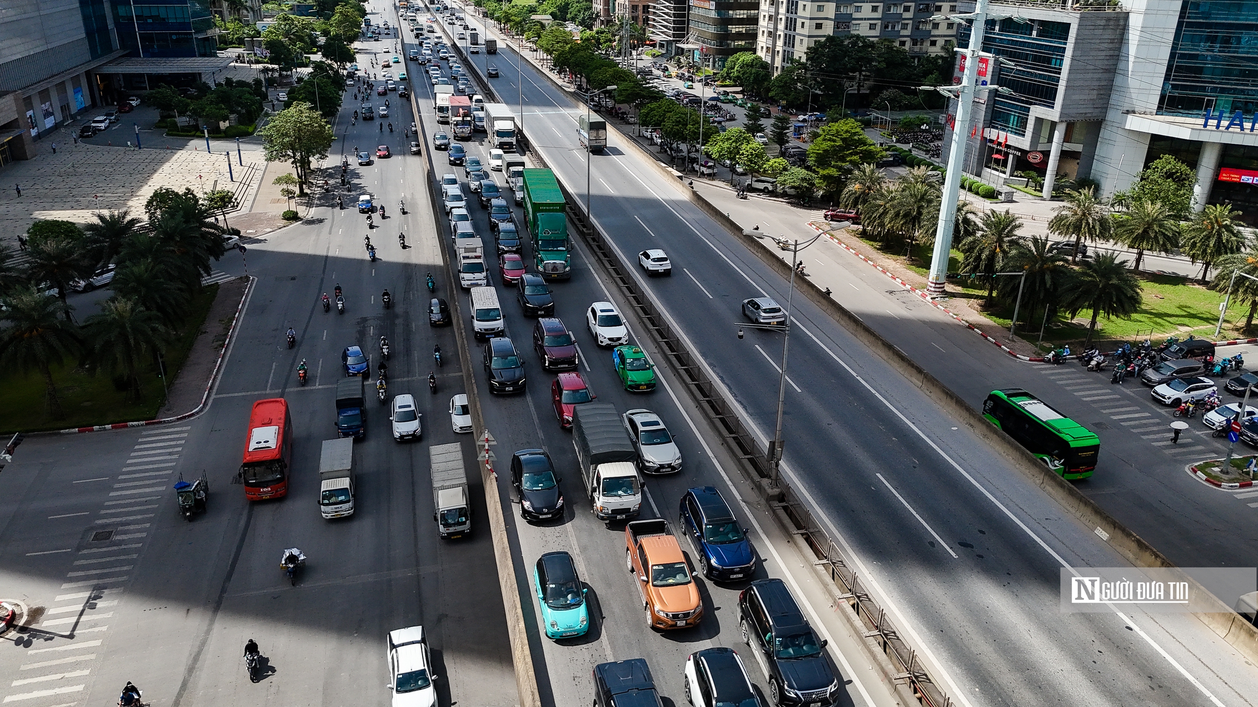 Hà Nội: Loạt phương tiện nối đuôi hàng km di chuyển qua đoạn sửa chữa vành đai 3- Ảnh 7. Hà Nội: Loạt phương tiện nối đuôi hàng km di chuyển qua đoạn sửa chữa vành đai 3- Ảnh 7.