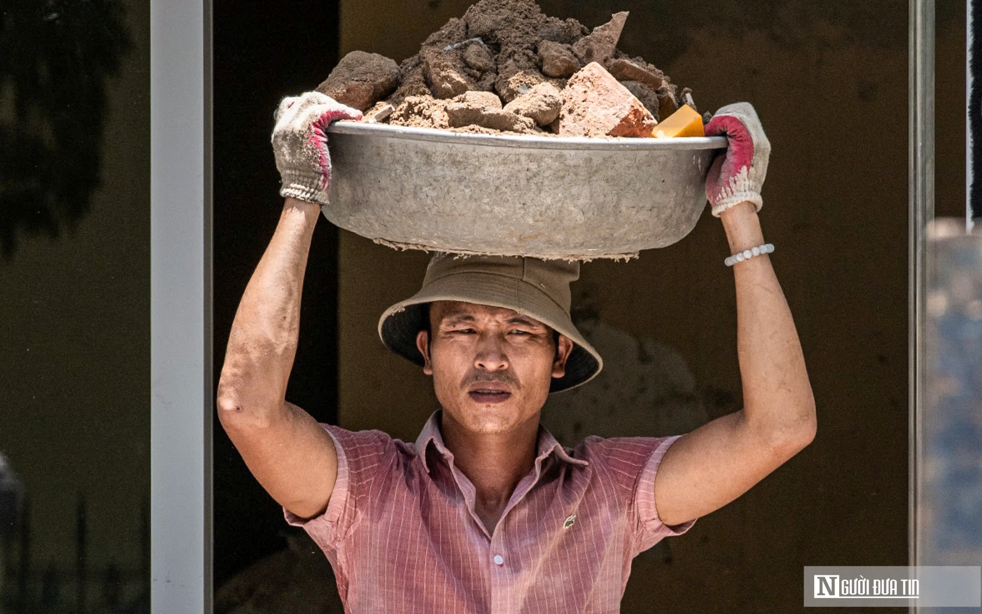 Hà Nội: Người dân vất vả mưu sinh dưới cái nắng 