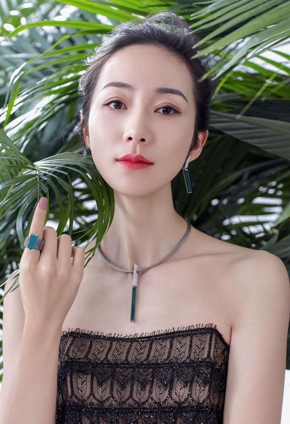 Nữ diễn viên "trâm anh thế phiệt", ở biệt thự nghìn tỷ rộng 5.000m2, hôn nhân kín tiếng viên mãn- Ảnh 12. Nữ diễn viên "trâm anh thế phiệt", ở biệt thự nghìn tỷ rộng 5.000m2, hôn nhân kín tiếng viên mãn- Ảnh 12.