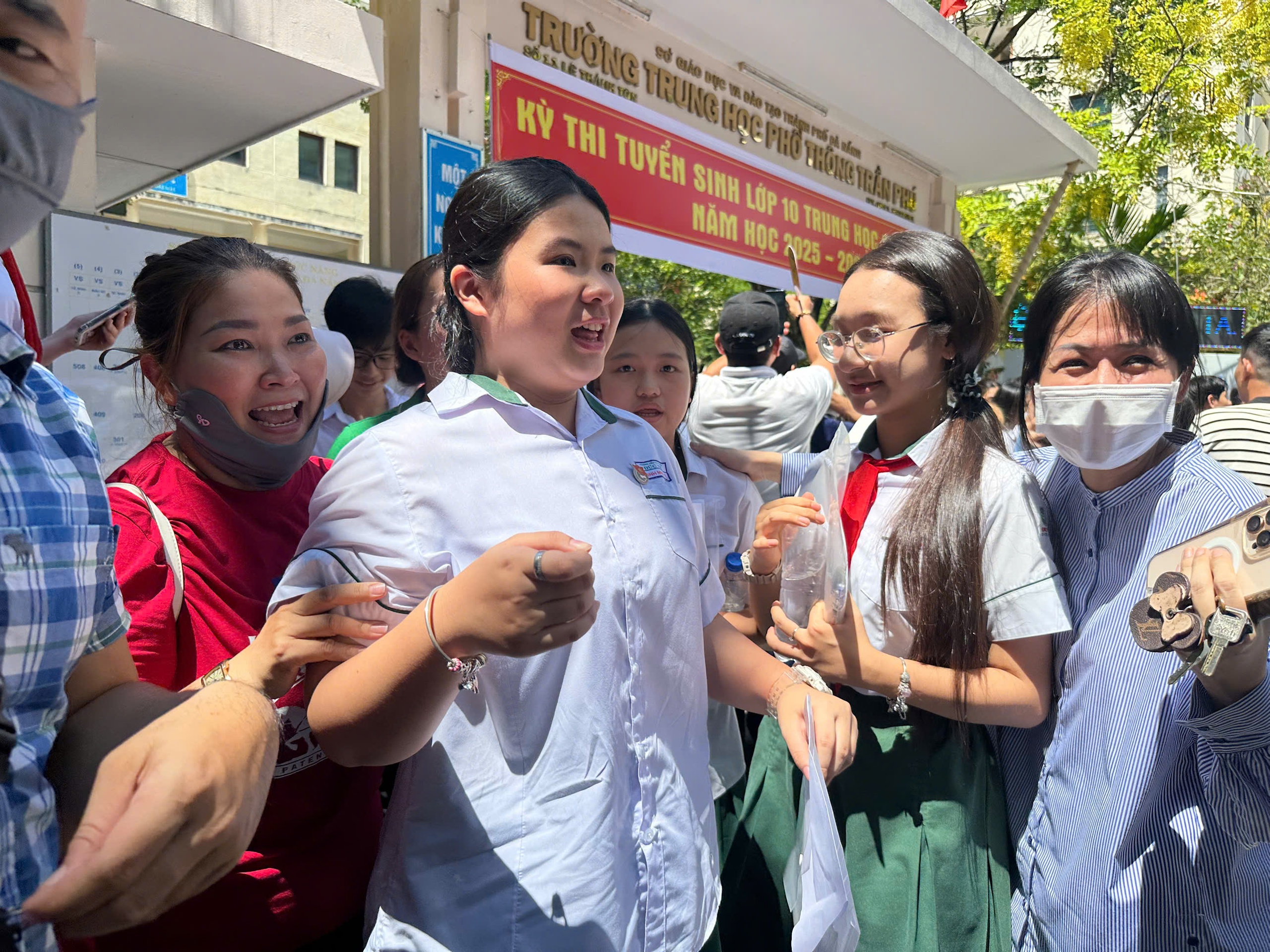 Kỳ thi vào lớp 10 tại Đà Nẵng: Áp lực và hy vọng- Ảnh 1. Kỳ thi vào lớp 10 tại Đà Nẵng: Áp lực và hy vọng- Ảnh 1.