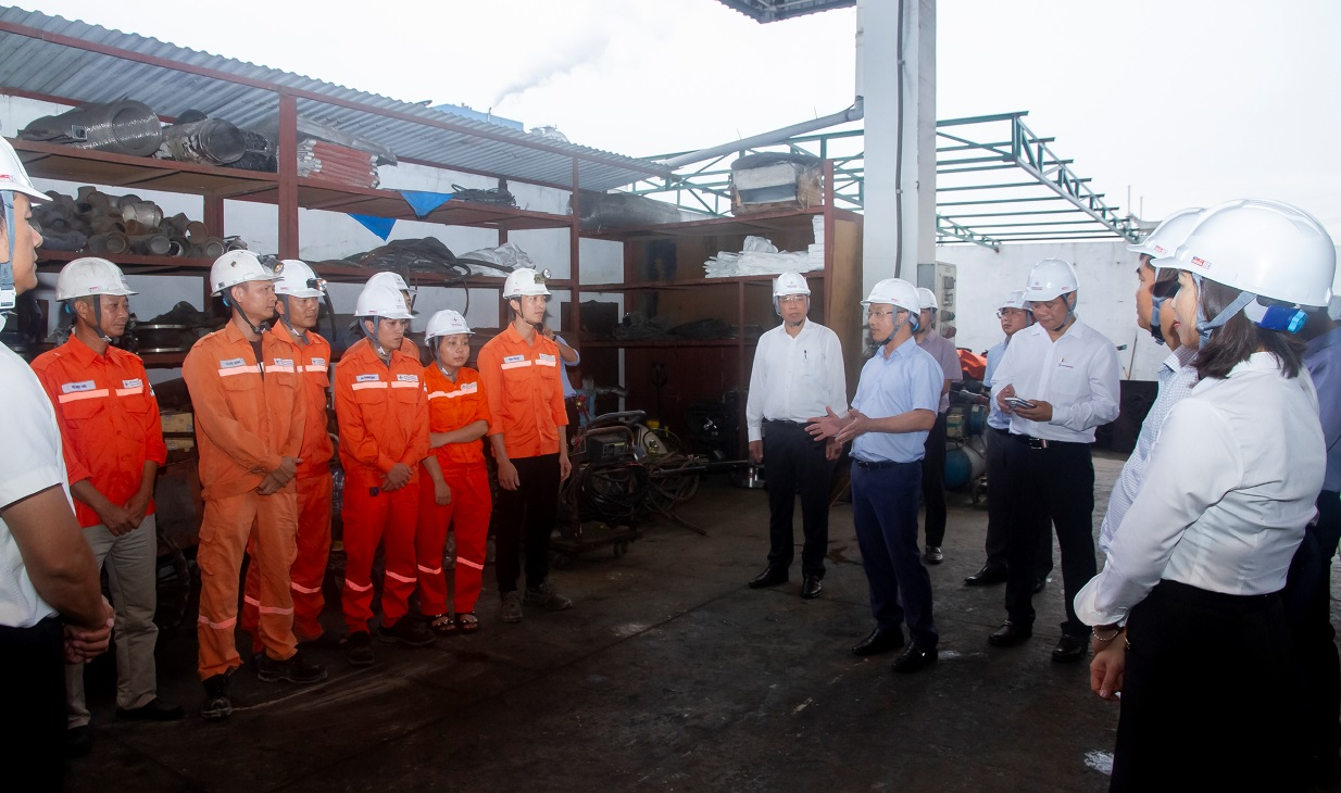 Nhiệt điện Hải Phòng "mạnh tay" tăng thu nhập cho các lãnh đạo- Ảnh 2. Nhiệt điện Hải Phòng "mạnh tay" tăng thu nhập cho các lãnh đạo- Ảnh 2.