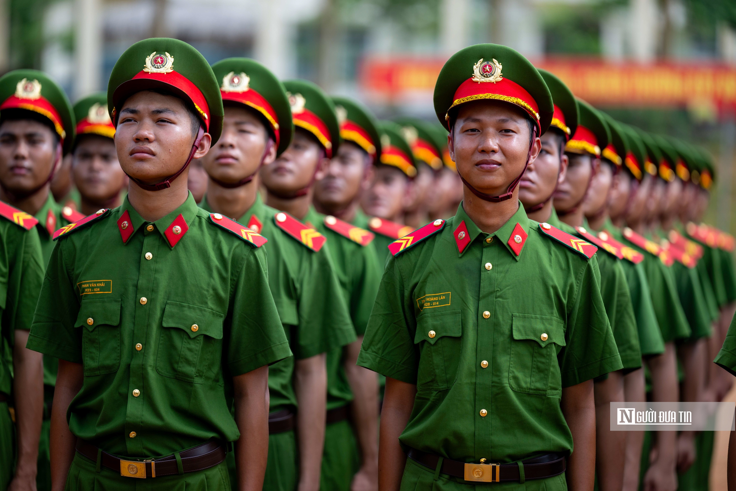 Tận mắt thấy chiến sĩ công an luyện tập dưới nắng hè bỏng rát- Ảnh 4. Tận mắt thấy chiến sĩ công an luyện tập dưới nắng hè bỏng rát- Ảnh 4.