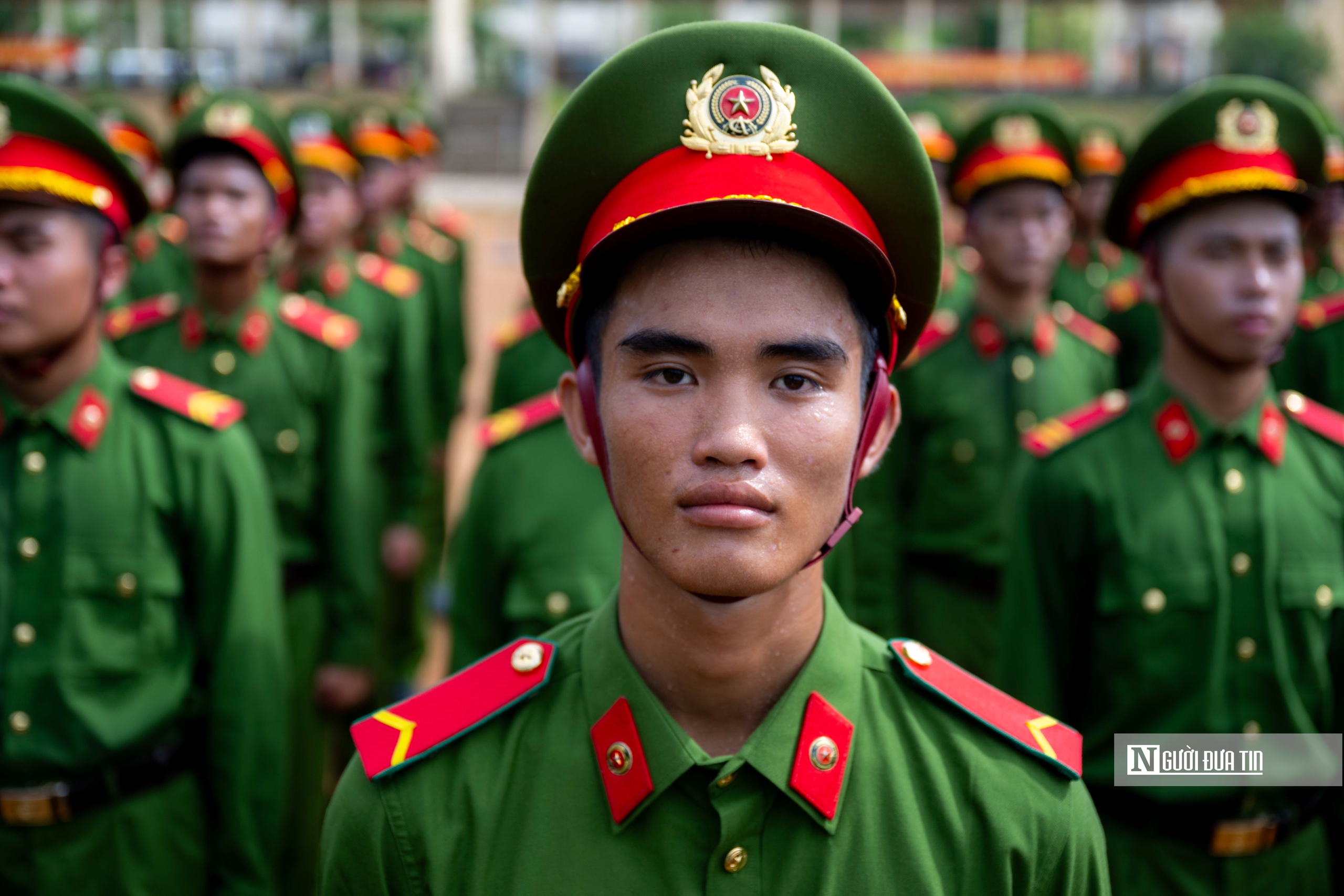 Tận mắt thấy chiến sĩ công an luyện tập dưới nắng hè bỏng rát- Ảnh 6. Tận mắt thấy chiến sĩ công an luyện tập dưới nắng hè bỏng rát- Ảnh 6.