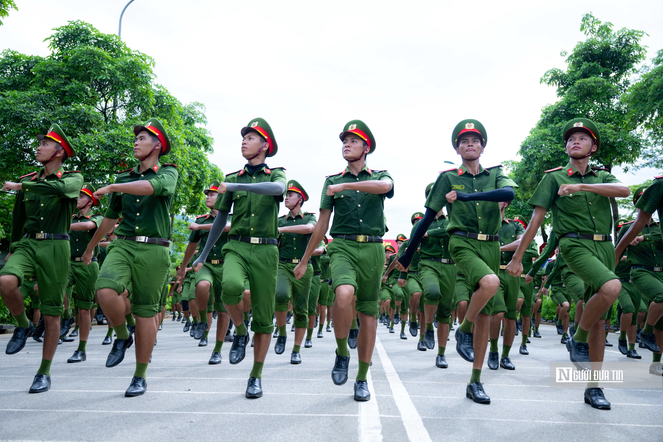 Tận mắt thấy chiến sĩ công an luyện tập dưới nắng hè bỏng rát- Ảnh 12. Tận mắt thấy chiến sĩ công an luyện tập dưới nắng hè bỏng rát- Ảnh 12.