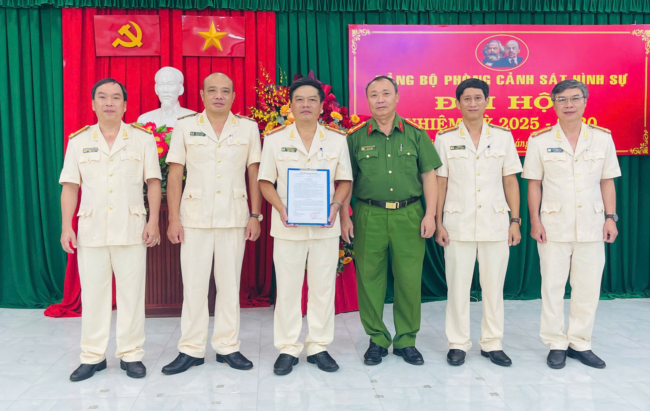 Phá nhanh vụ án lừa đảo 450 triệu đồng, Phòng Cảnh sát hình sự được thưởng nóng- Ảnh 1. Phá nhanh vụ án lừa đảo 450 triệu đồng, Phòng Cảnh sát hình sự được thưởng nóng- Ảnh 1.