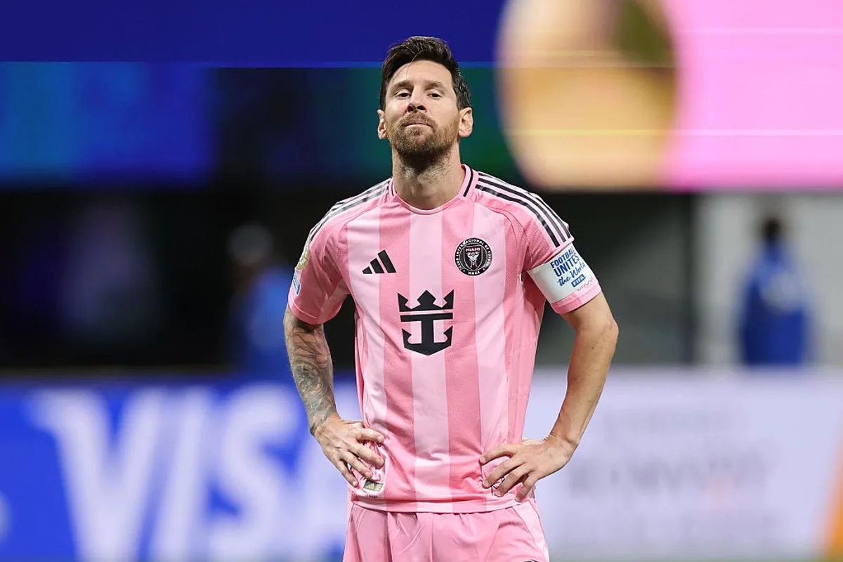 Lionel Messi thừa nhận không phải là bạn bè với Cristiano Ronaldo. Lionel Messi thừa nhận không phải là bạn bè với Cristiano Ronaldo.