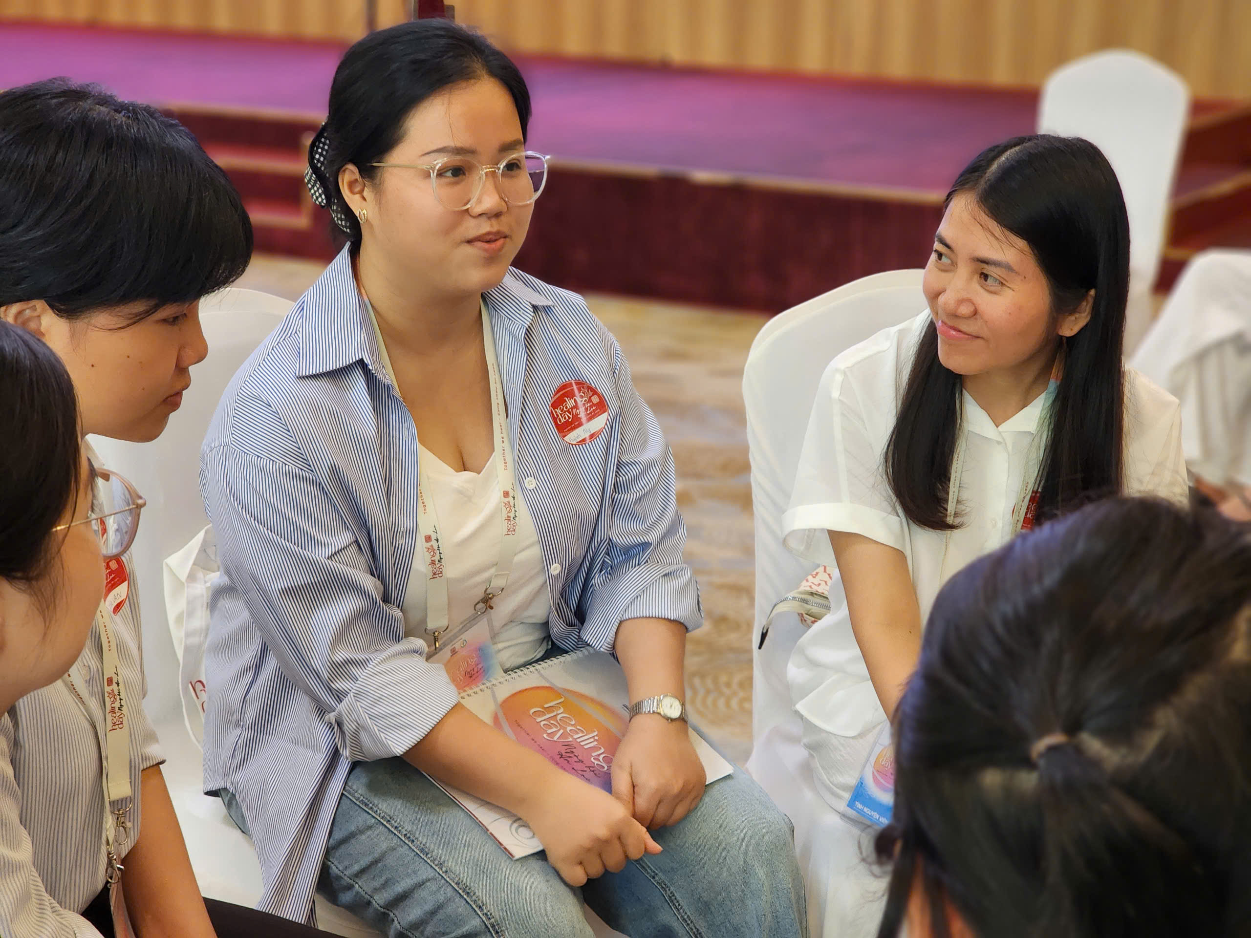 Một ngày người trẻ xin "được phép mệt, được khóc" nhưng để... bình thản- Ảnh 2. Một ngày người trẻ xin "được phép mệt, được khóc" nhưng để... bình thản- Ảnh 2.
