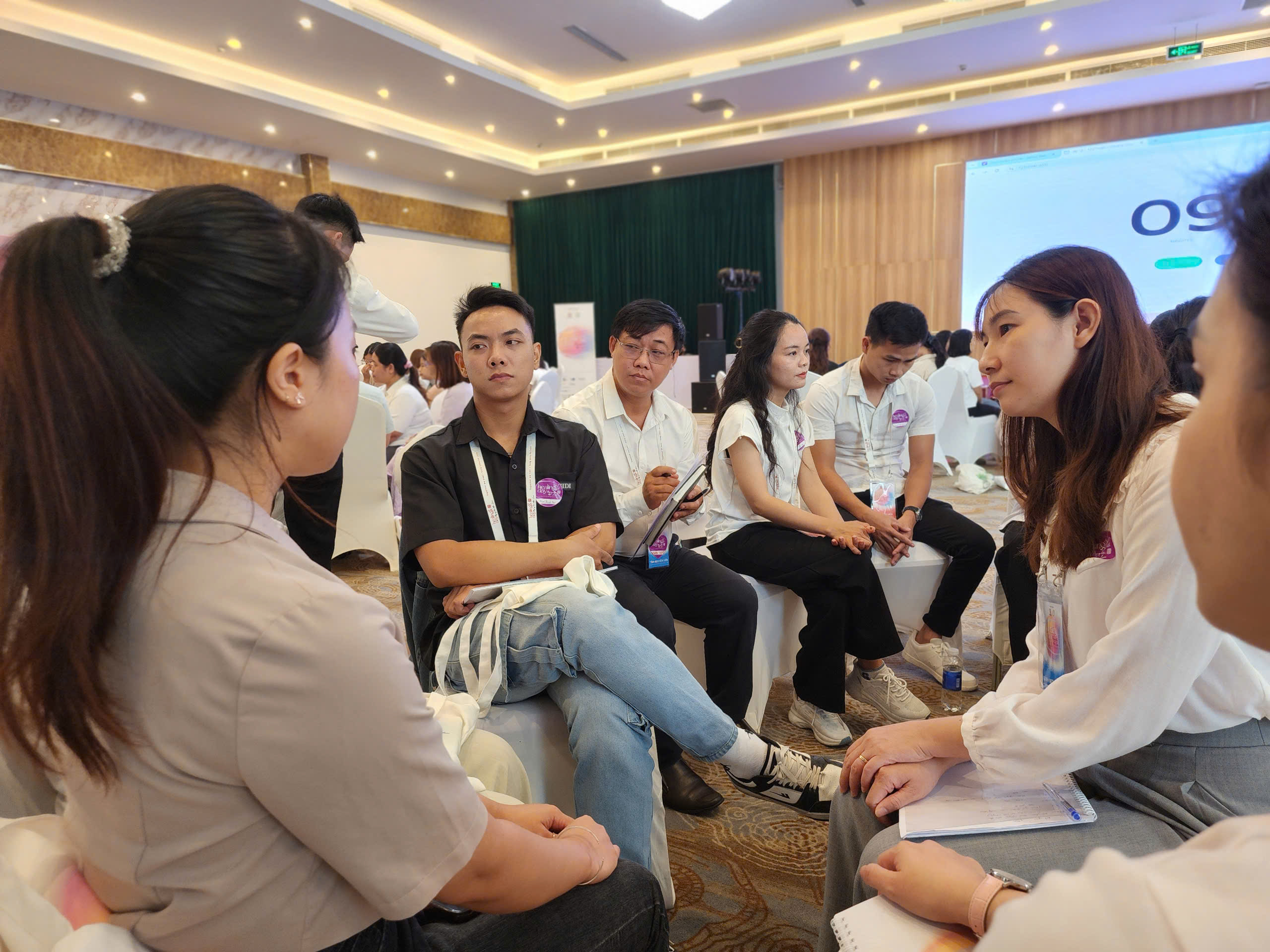 Mọi người đến với Ngày hội an lạc – Healing Day chỉ để chia sẻ, lắng nghe, không phán xét. Mọi người đến với Ngày hội an lạc – Healing Day chỉ để chia sẻ, lắng nghe, không phán xét.