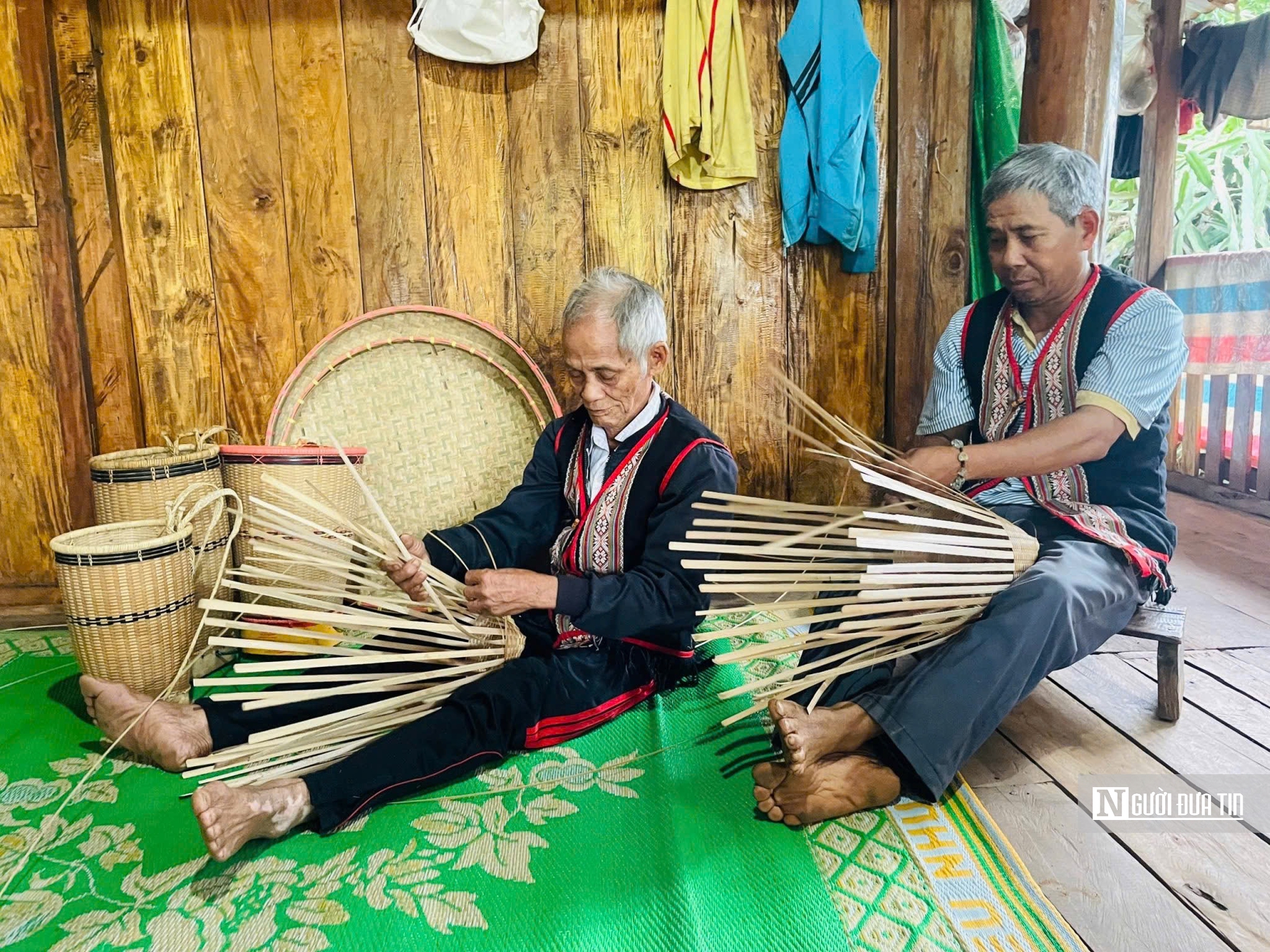 Những bàn tay níu hồn văn hóa Jrai qua từng sợi lạt- Ảnh 3. Những bàn tay níu hồn văn hóa Jrai qua từng sợi lạt- Ảnh 3.