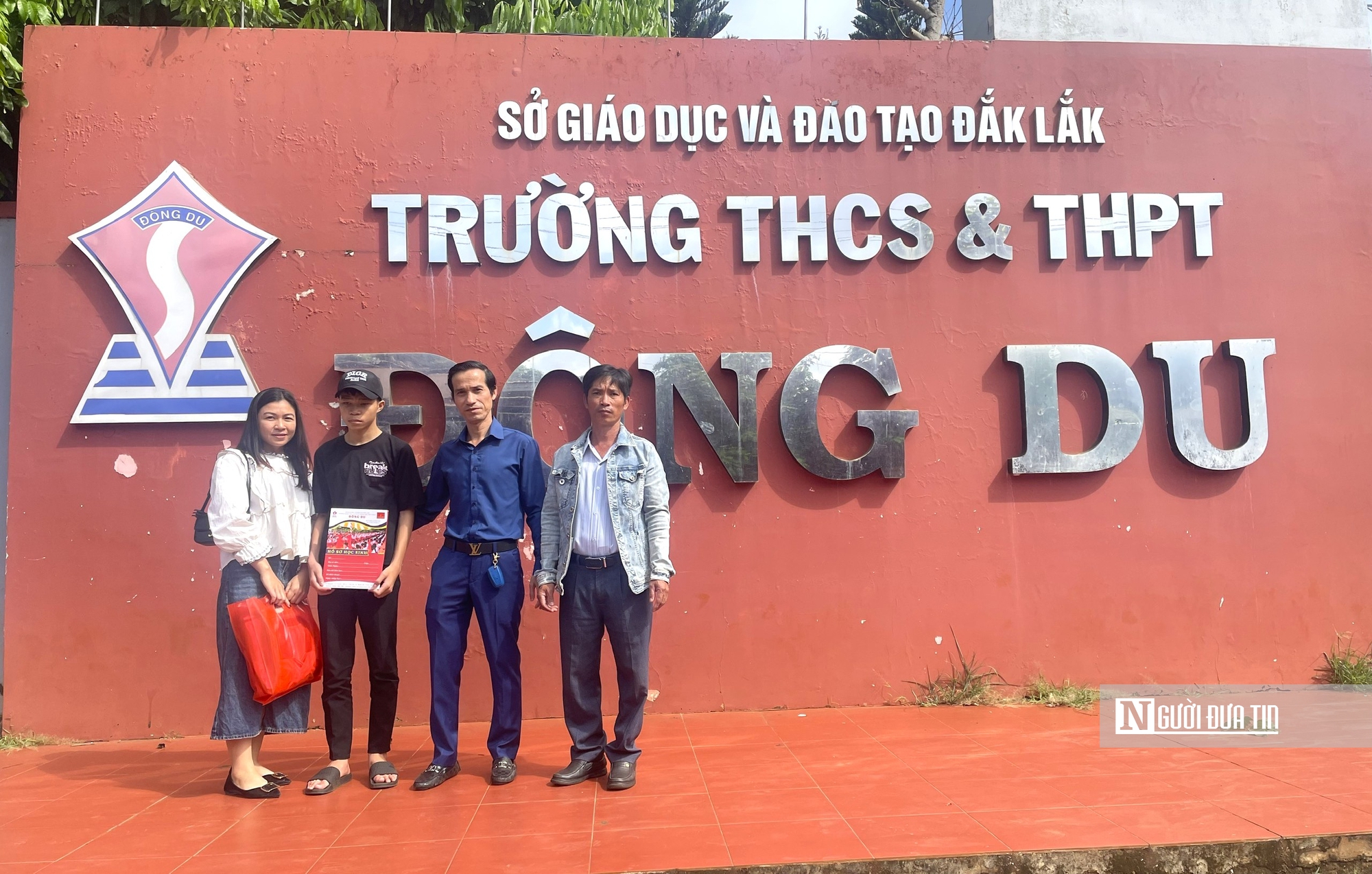 Hành trình "hồi sinh" của nam sinh mất cả gia đình sau tai nạn giao thông- Ảnh 4. Hành trình "hồi sinh" của nam sinh mất cả gia đình sau tai nạn giao thông- Ảnh 4.