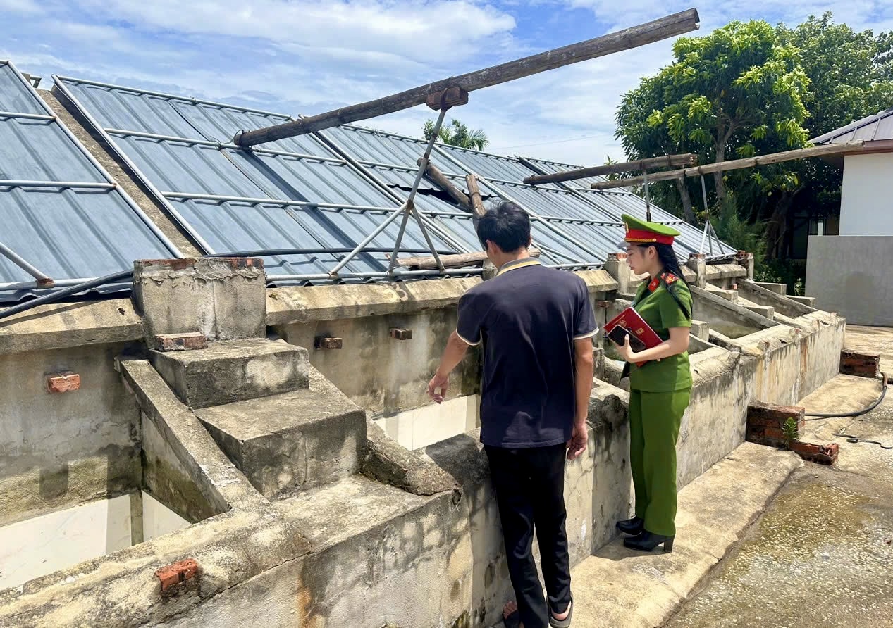 Hé lộ nguồn gốc nghìn chai nước mắm bị vứt bỏ ở bụi rậm ven đường- Ảnh 1.