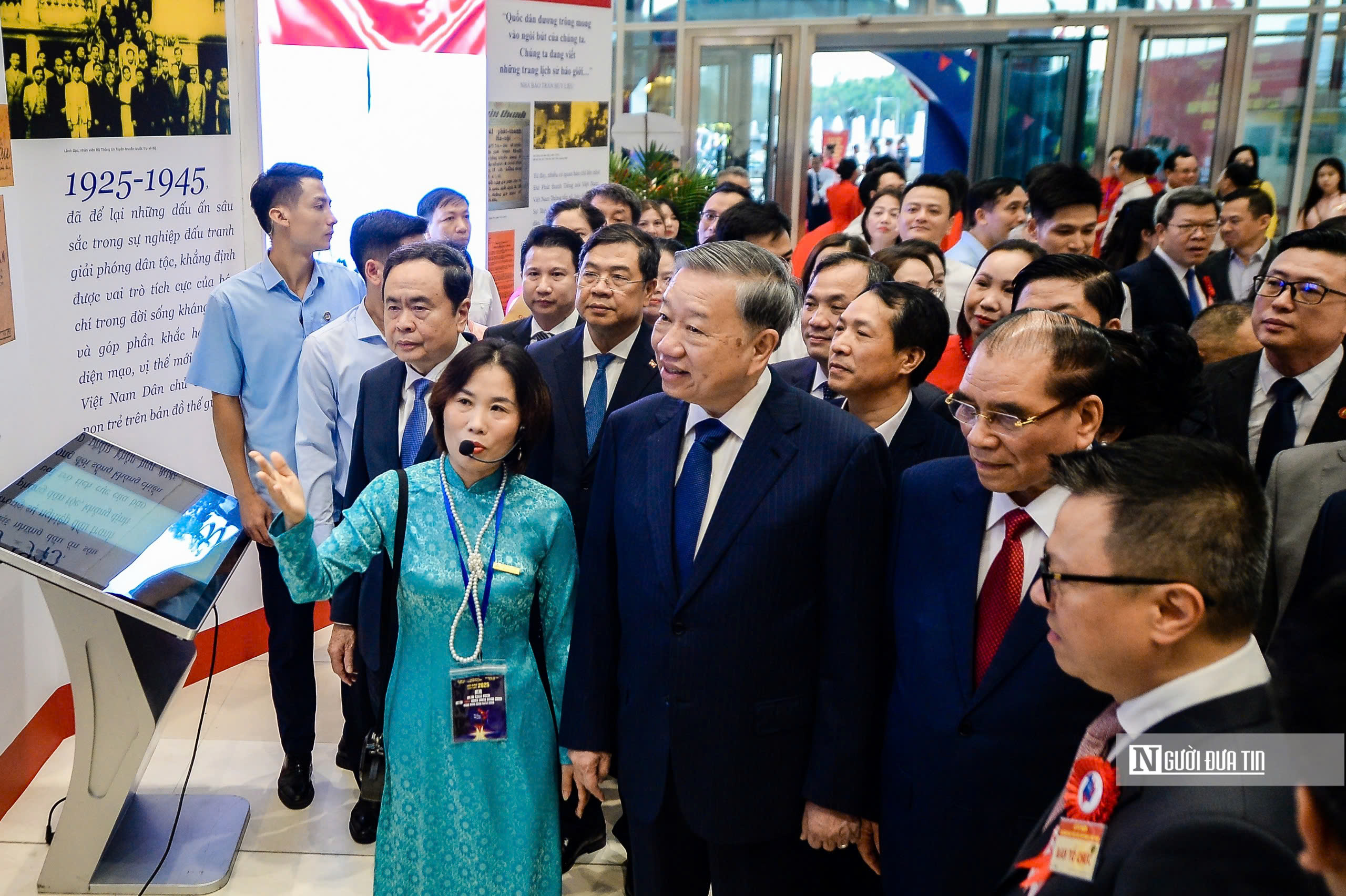 Lãnh đạo Đảng, Nhà nước dự Lễ Kỷ niệm 100 năm Ngày Báo chí Cách mạng Việt Nam- Ảnh 6. Lãnh đạo Đảng, Nhà nước dự Lễ Kỷ niệm 100 năm Ngày Báo chí Cách mạng Việt Nam- Ảnh 6.