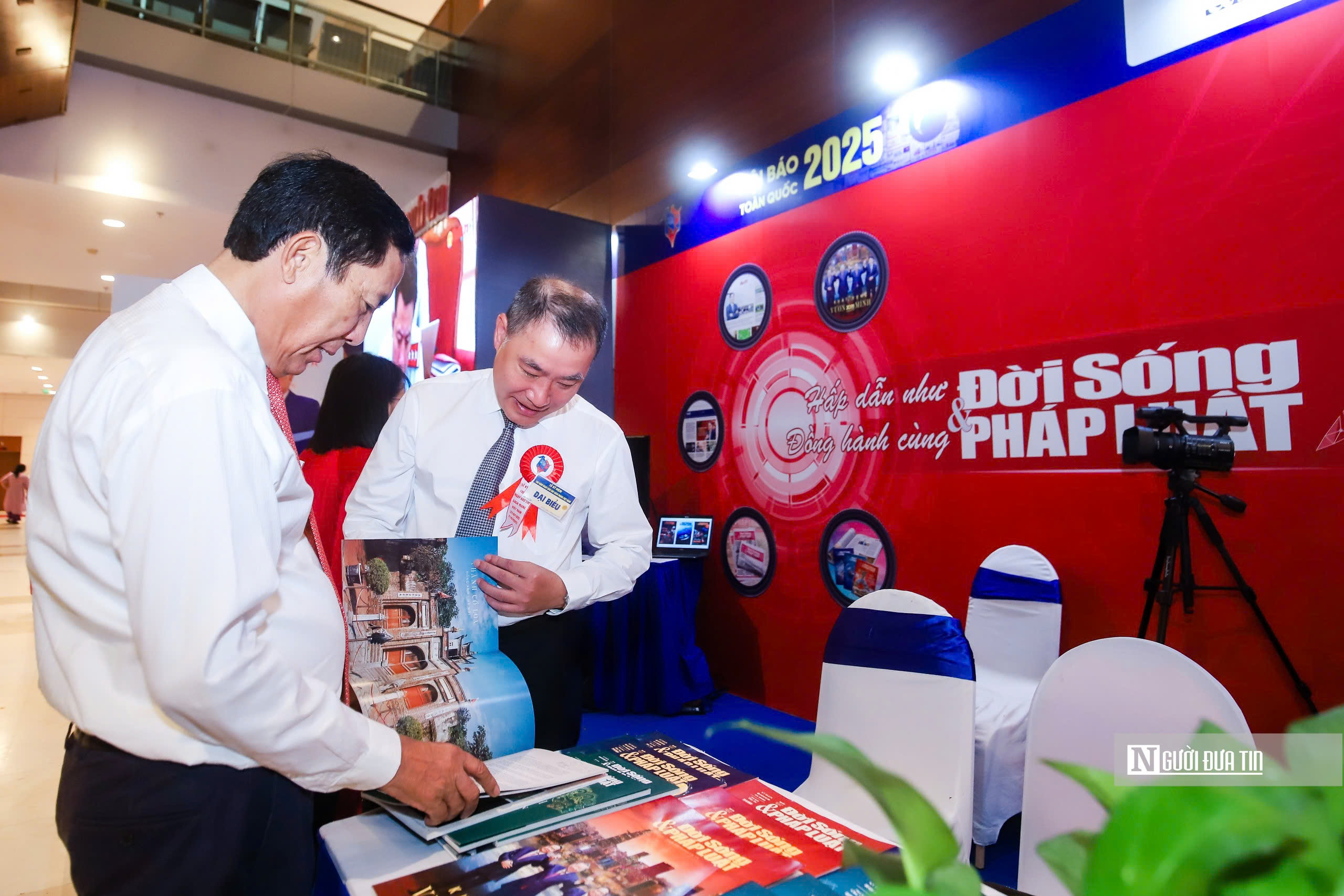 Lãnh đạo Đảng, Nhà nước dự Lễ Kỷ niệm 100 năm Ngày Báo chí Cách mạng Việt Nam- Ảnh 17. Lãnh đạo Đảng, Nhà nước dự Lễ Kỷ niệm 100 năm Ngày Báo chí Cách mạng Việt Nam- Ảnh 17.