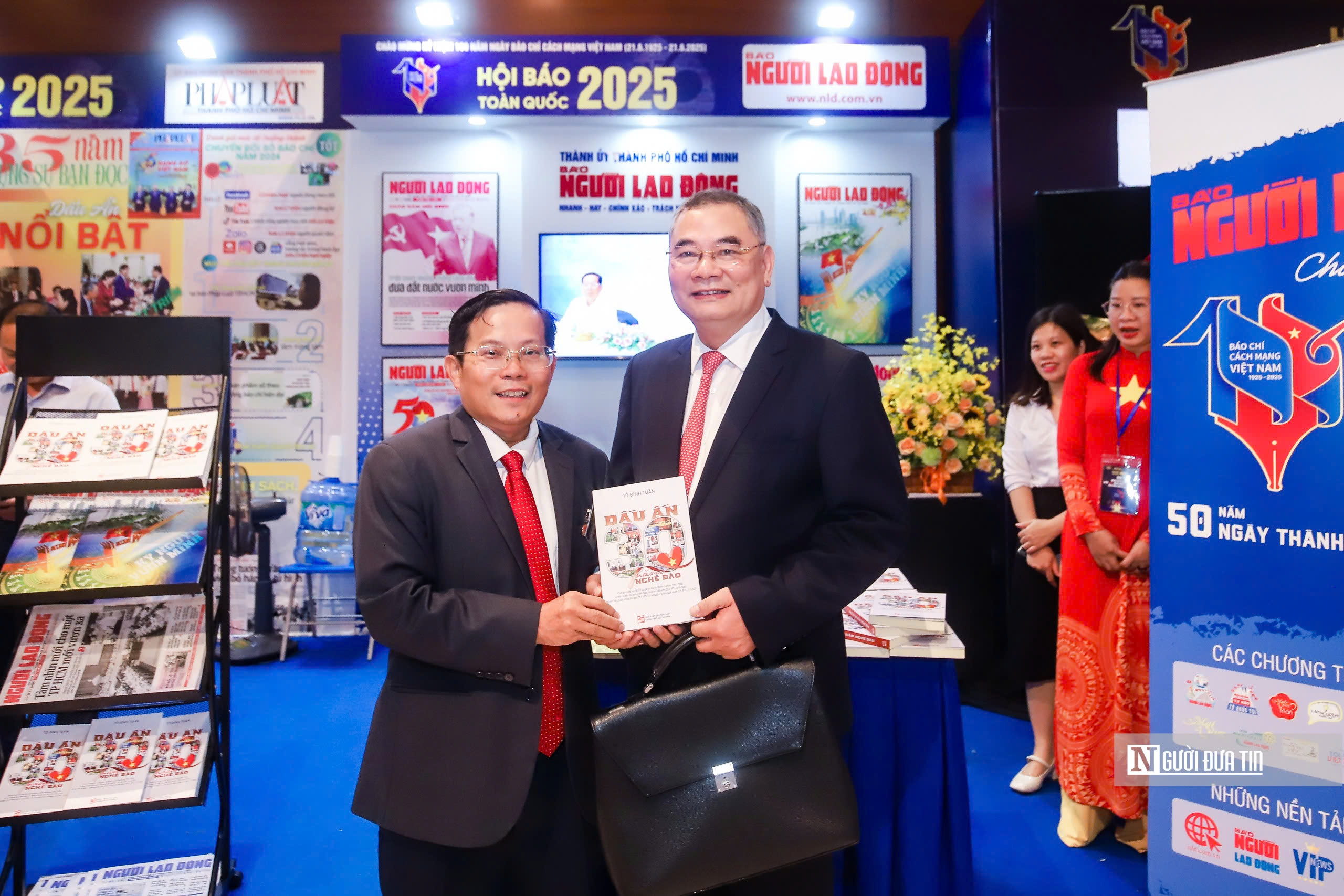 Lãnh đạo Đảng, Nhà nước dự Lễ Kỷ niệm 100 năm Ngày Báo chí Cách mạng Việt Nam- Ảnh 18. Lãnh đạo Đảng, Nhà nước dự Lễ Kỷ niệm 100 năm Ngày Báo chí Cách mạng Việt Nam- Ảnh 18.