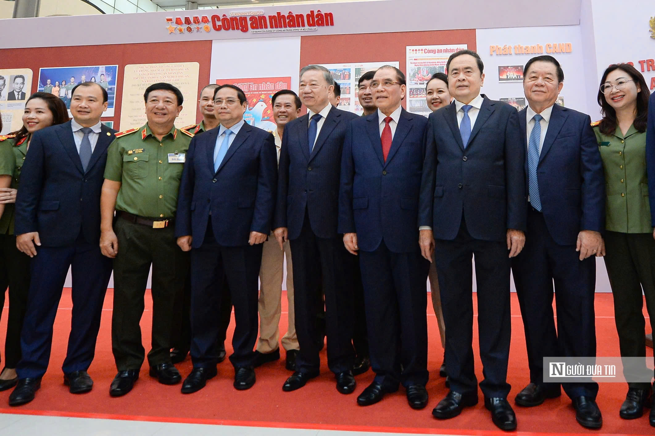 Lãnh đạo Đảng, Nhà nước dự Lễ Kỷ niệm 100 năm Ngày Báo chí Cách mạng Việt Nam- Ảnh 14. Lãnh đạo Đảng, Nhà nước dự Lễ Kỷ niệm 100 năm Ngày Báo chí Cách mạng Việt Nam- Ảnh 14.