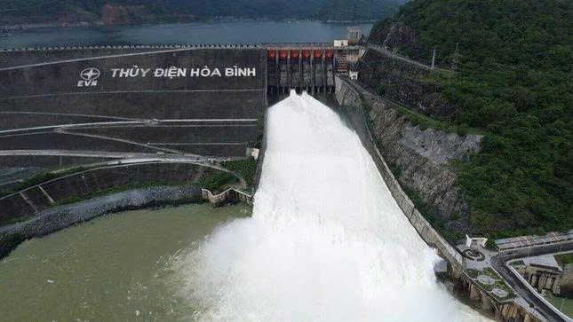 Mưa lớn liên tục, các hồ chứa vùng núi Bắc Bộ chủ động đón lũ
- Ảnh 1. Mưa lớn liên tục, các hồ chứa vùng núi Bắc Bộ chủ động đón lũ
- Ảnh 1.