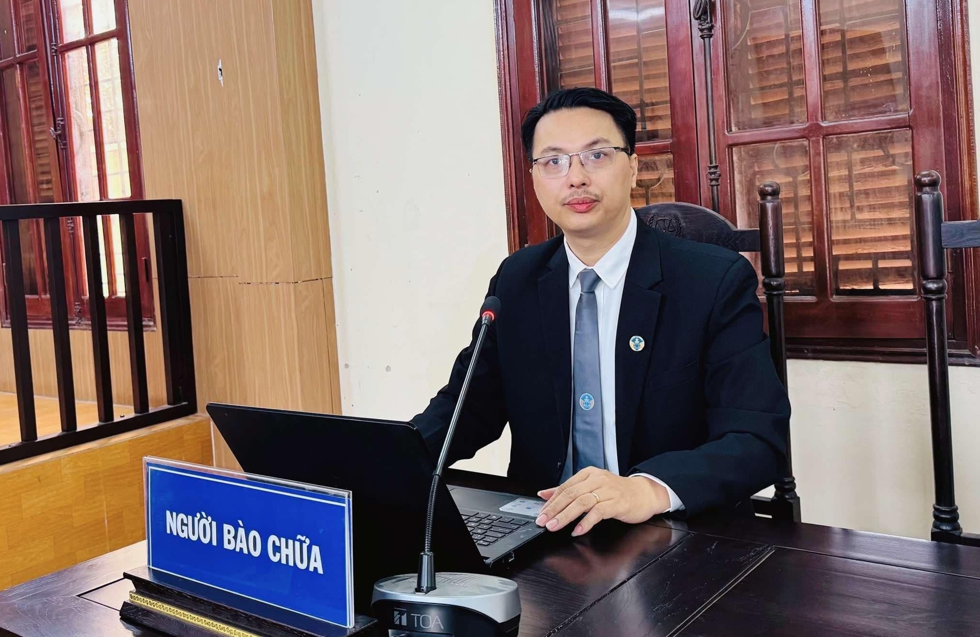 Vụ giả luật sư để lừa đảo "chạy" thủ tục nhập khẩu thuốc: Bị cáo kêu oan
- Ảnh 2. Vụ giả luật sư để lừa đảo "chạy" thủ tục nhập khẩu thuốc: Bị cáo kêu oan
- Ảnh 2.