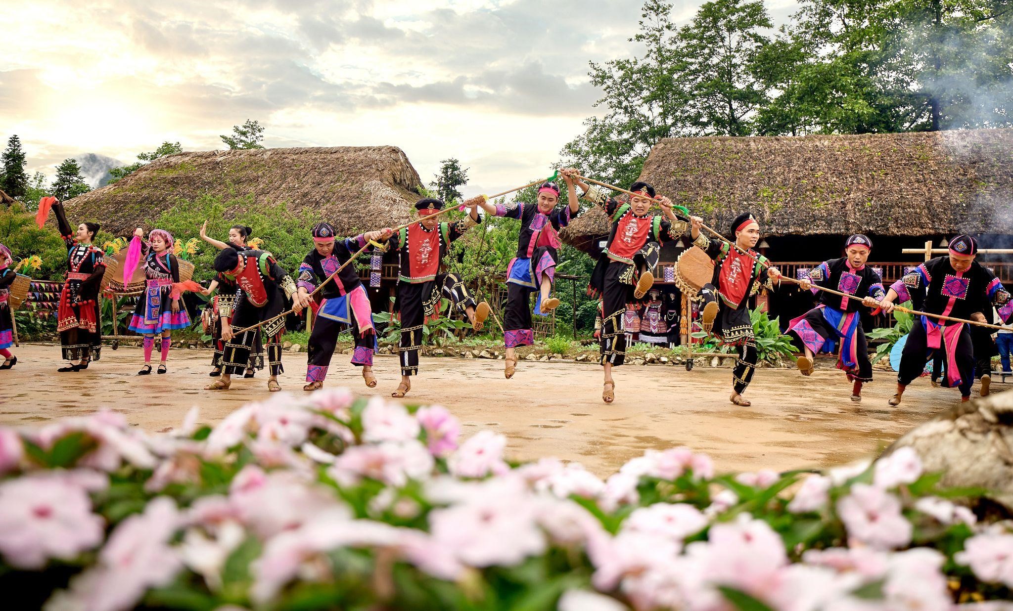 Fansipan ra mắt show diễn thể nghiệm ‘Đỉnh thiêng du ký’ tại 3 địa điểm, 3 độ cao của nóc nhà Đông Dương- Ảnh 2. Fansipan ra mắt show diễn thể nghiệm ‘Đỉnh thiêng du ký’ tại 3 địa điểm, 3 độ cao của nóc nhà Đông Dương- Ảnh 2.
