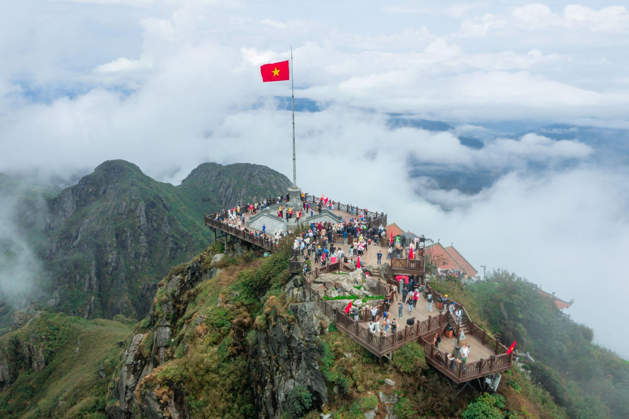 Fansipan ra mắt show diễn thể nghiệm ‘Đỉnh thiêng du ký’ tại 3 địa điểm, 3 độ cao của nóc nhà Đông Dương- Ảnh 7. Fansipan ra mắt show diễn thể nghiệm ‘Đỉnh thiêng du ký’ tại 3 địa điểm, 3 độ cao của nóc nhà Đông Dương- Ảnh 7.