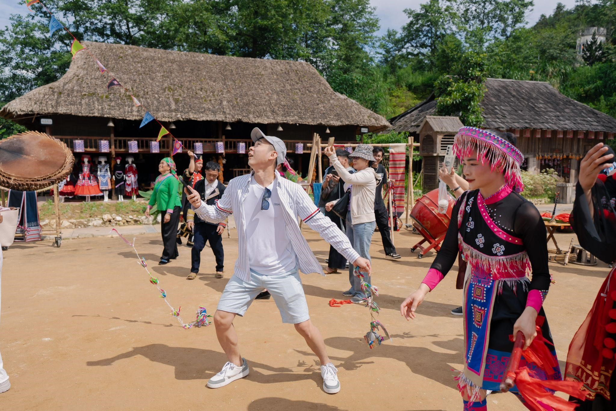 Fansipan ra mắt show diễn thể nghiệm ‘Đỉnh thiêng du ký’ tại 3 địa điểm, 3 độ cao của nóc nhà Đông Dương- Ảnh 10. Fansipan ra mắt show diễn thể nghiệm ‘Đỉnh thiêng du ký’ tại 3 địa điểm, 3 độ cao của nóc nhà Đông Dương- Ảnh 10.