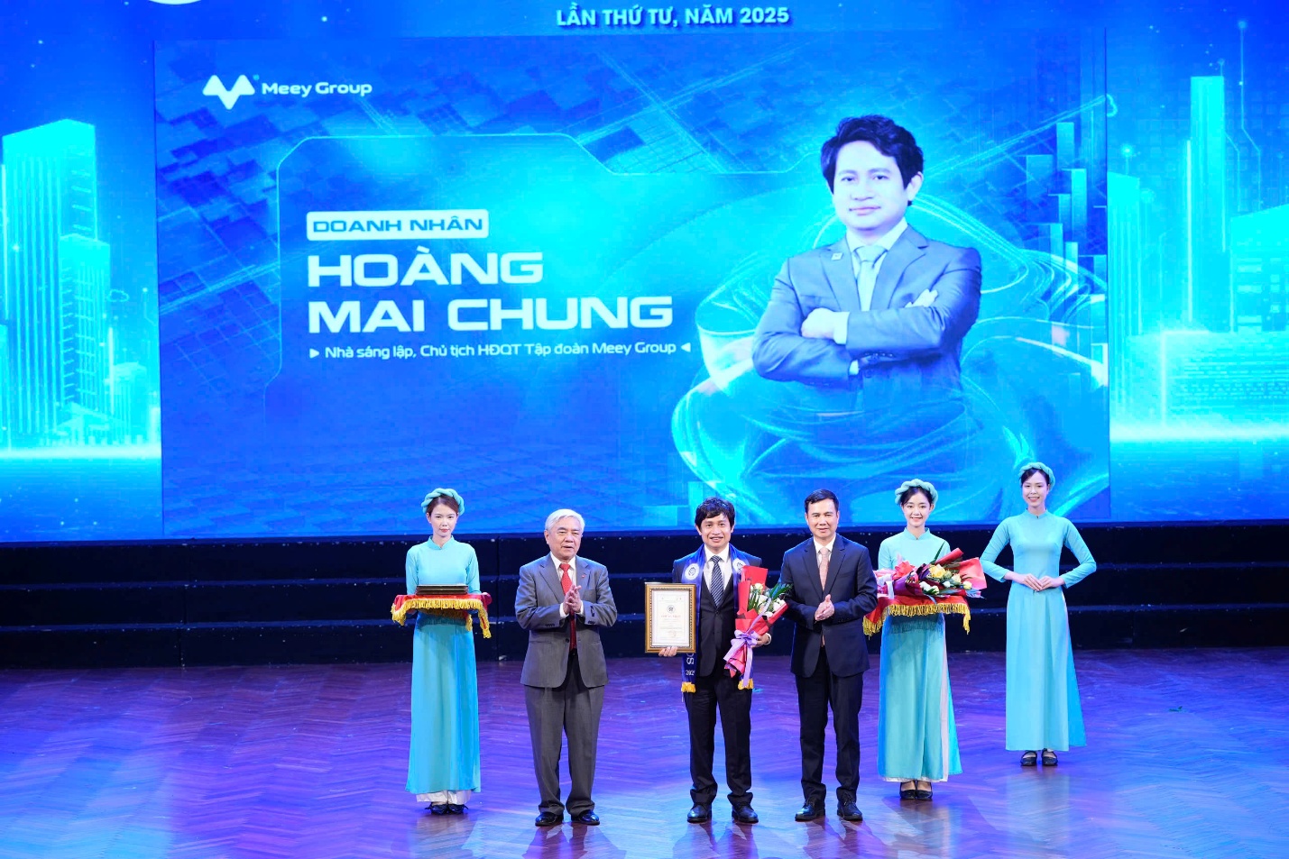 Liên tục đổi mới trong phát triển sản phẩm số, nhà lãnh đạo Meey Group được vinh danh tại I4.0 Awards- Ảnh 1. Liên tục đổi mới trong phát triển sản phẩm số, nhà lãnh đạo Meey Group được vinh danh tại I4.0 Awards- Ảnh 1.